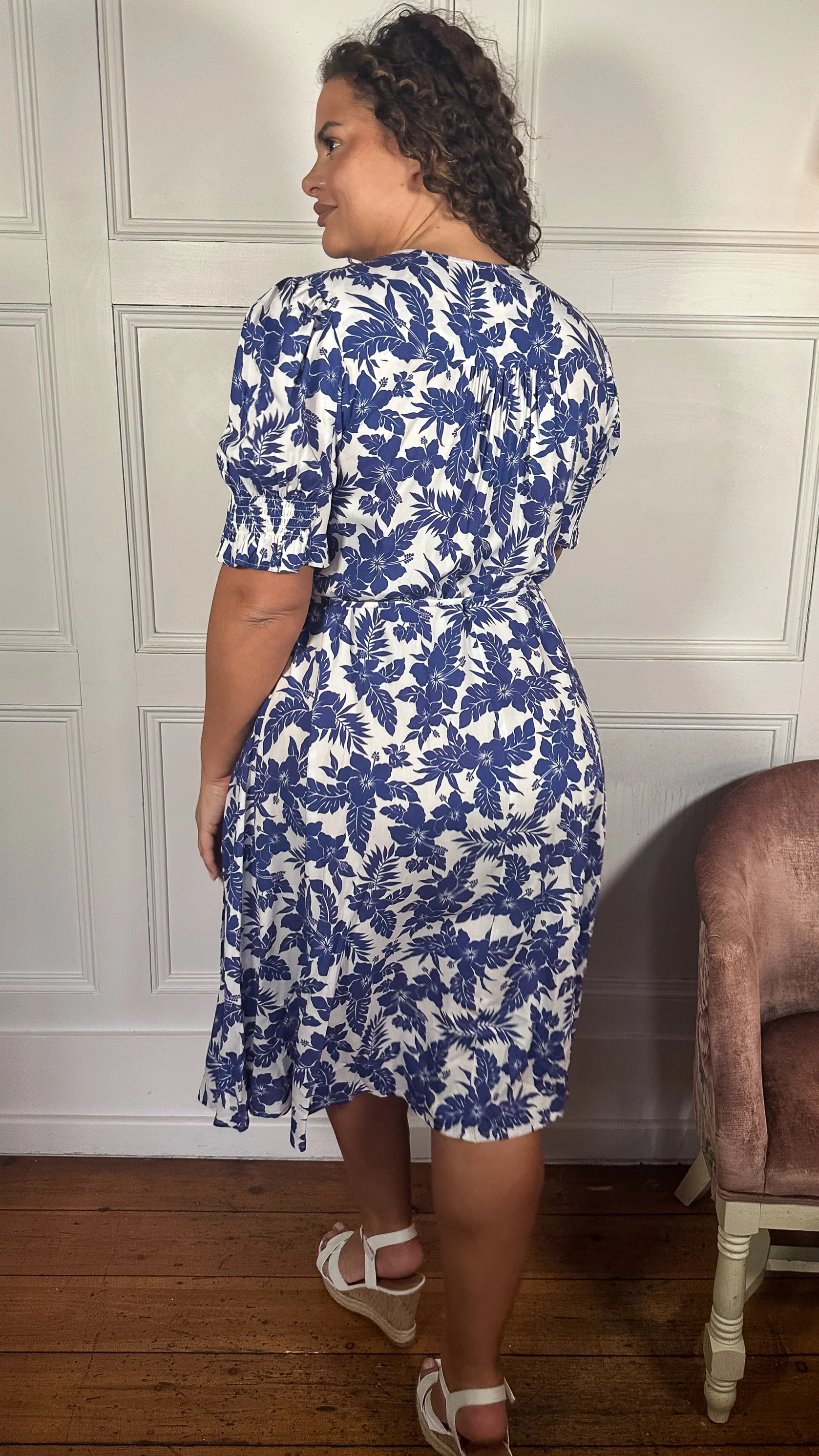 CurveWow Printed Puff Sleeve Wrap Midi Dress Blue Floral - Image 5