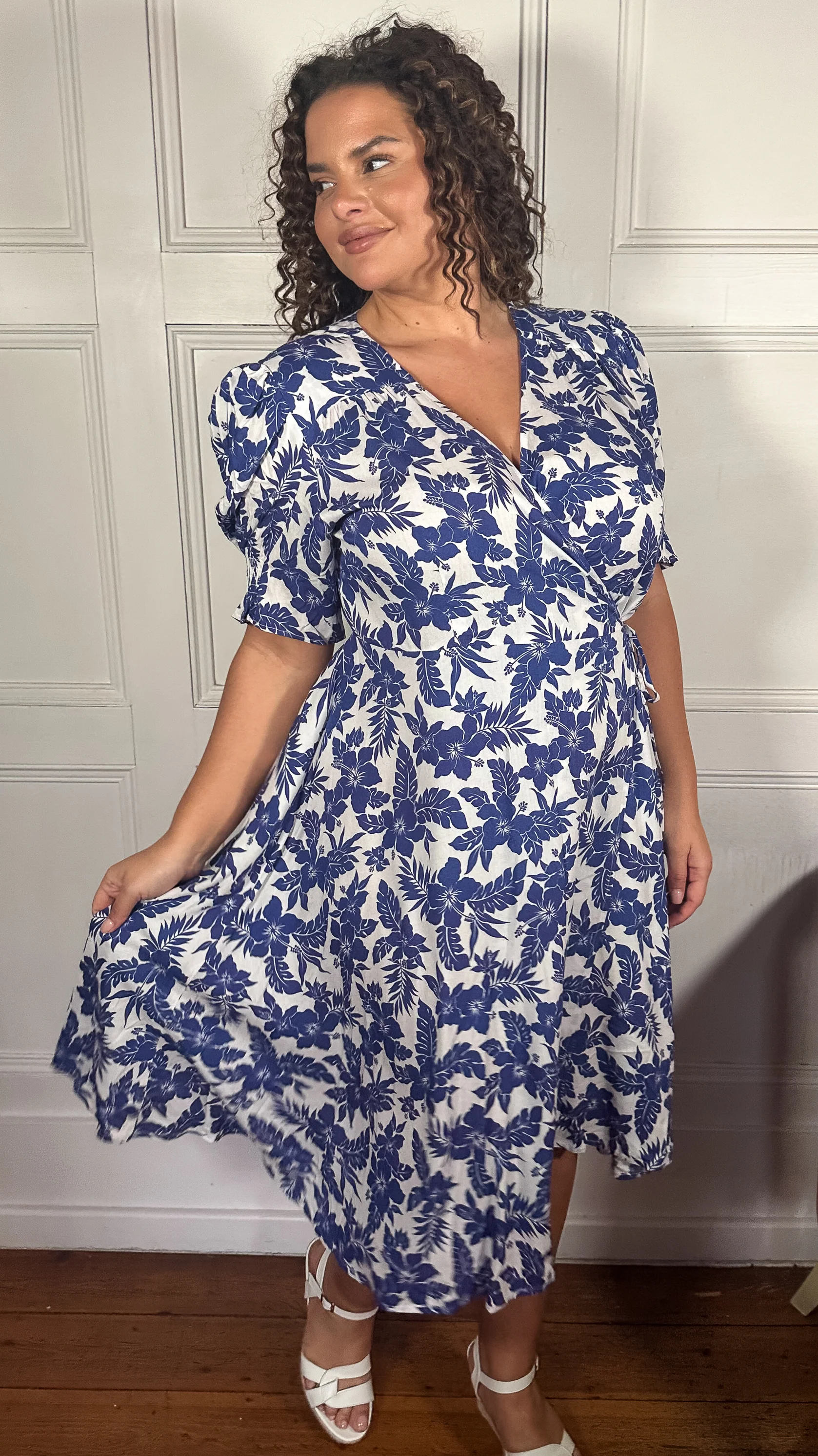CurveWow Printed Puff Sleeve Wrap Midi Dress Blue Floral - Image 6