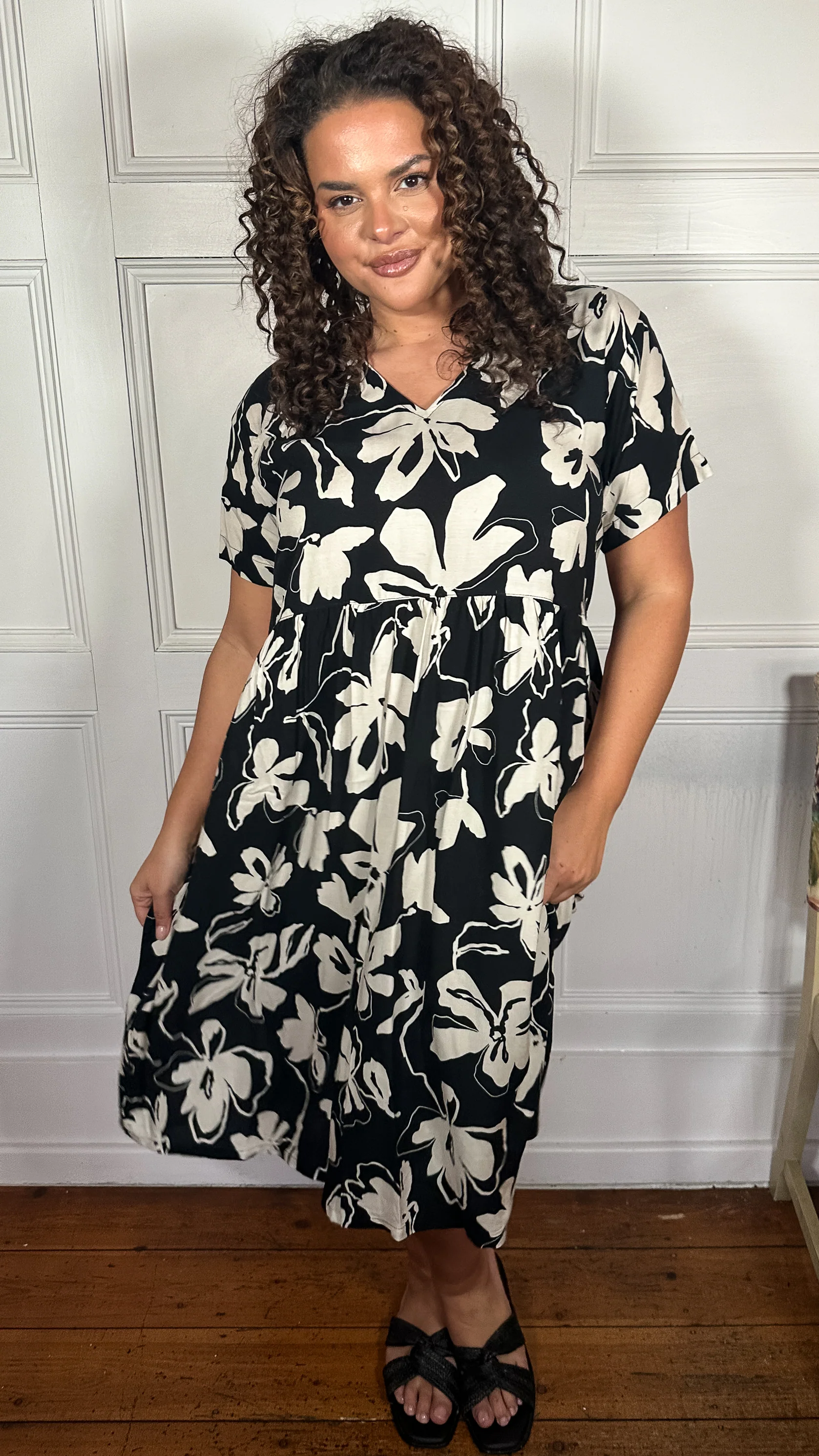 CurveWow Printed V Neck Smock Dress Mono Floral - Image 4