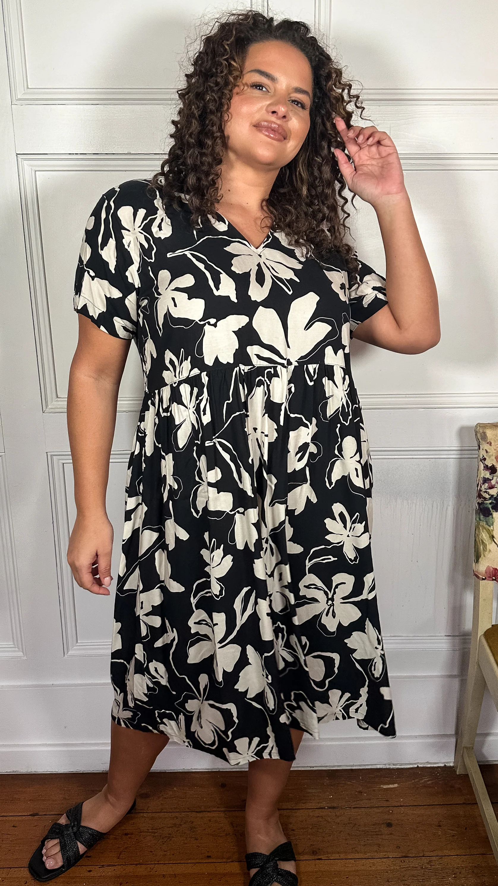 CurveWow Printed V Neck Smock Dress Mono Floral - Image 5