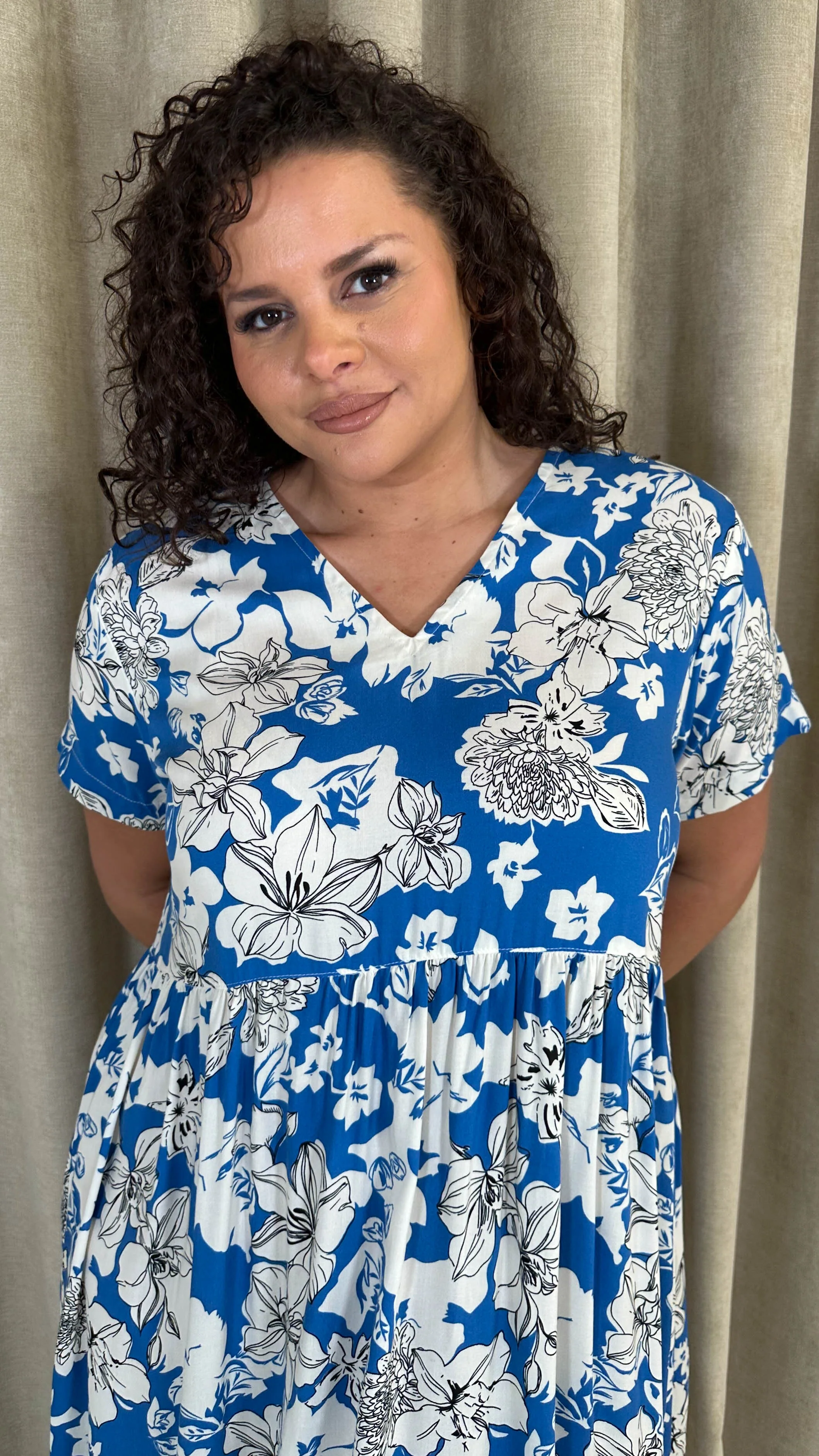 CurveWow Printed V Neck Smock Dress Blue Floral - Image 2