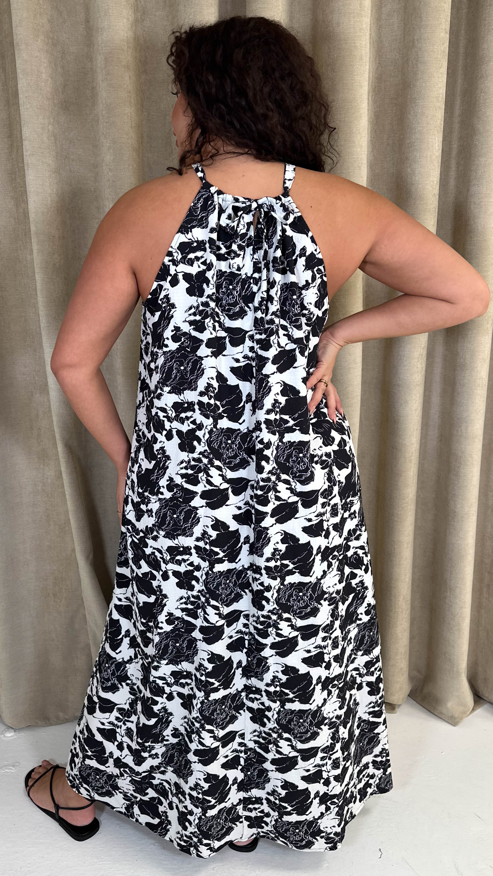 CurveWow Racer Swing Maxi Dress Mono Floral - Image 8