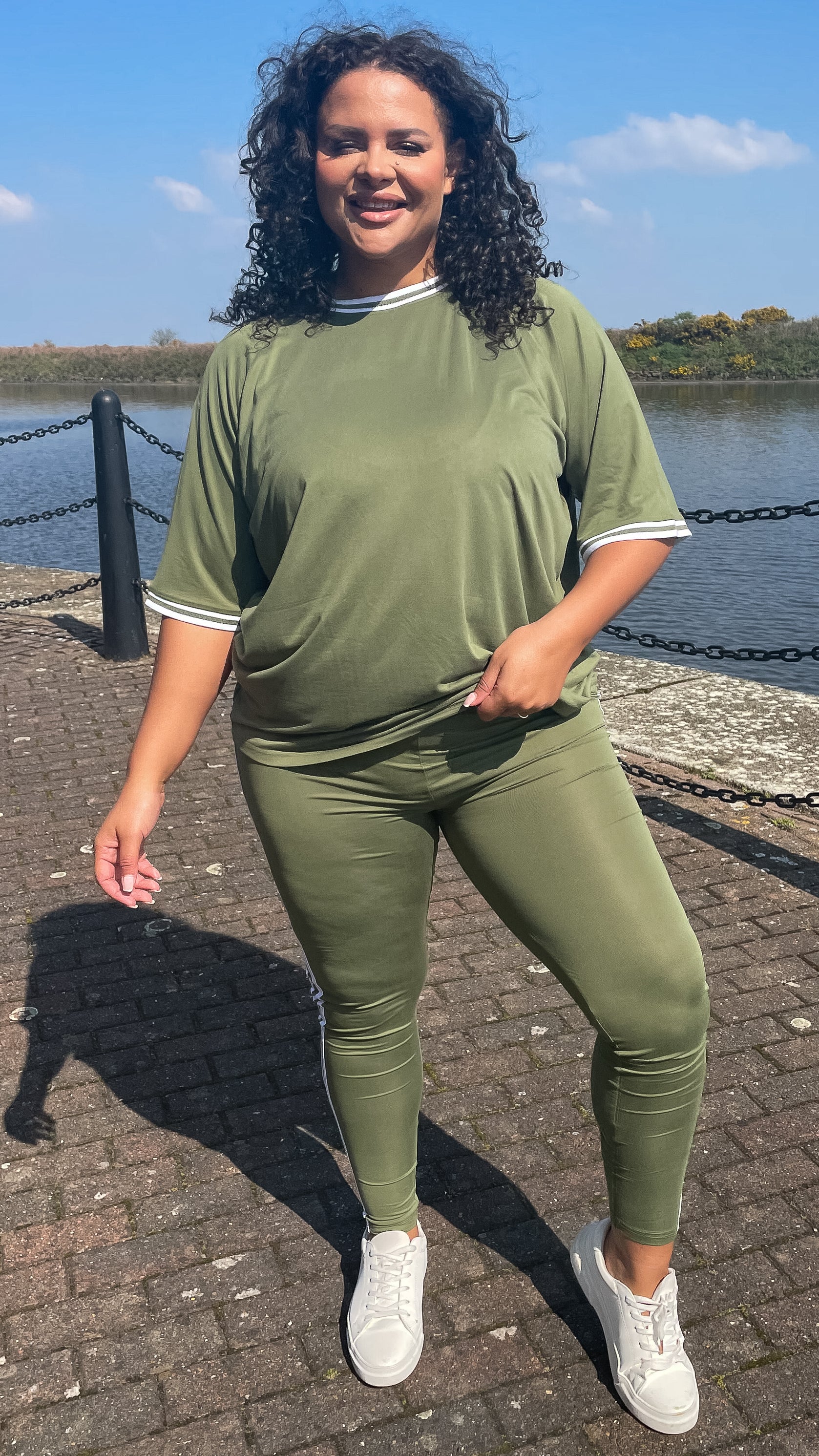 CurveWow Raglan Sleeve Top & Leggings Khaki & White - Image 5