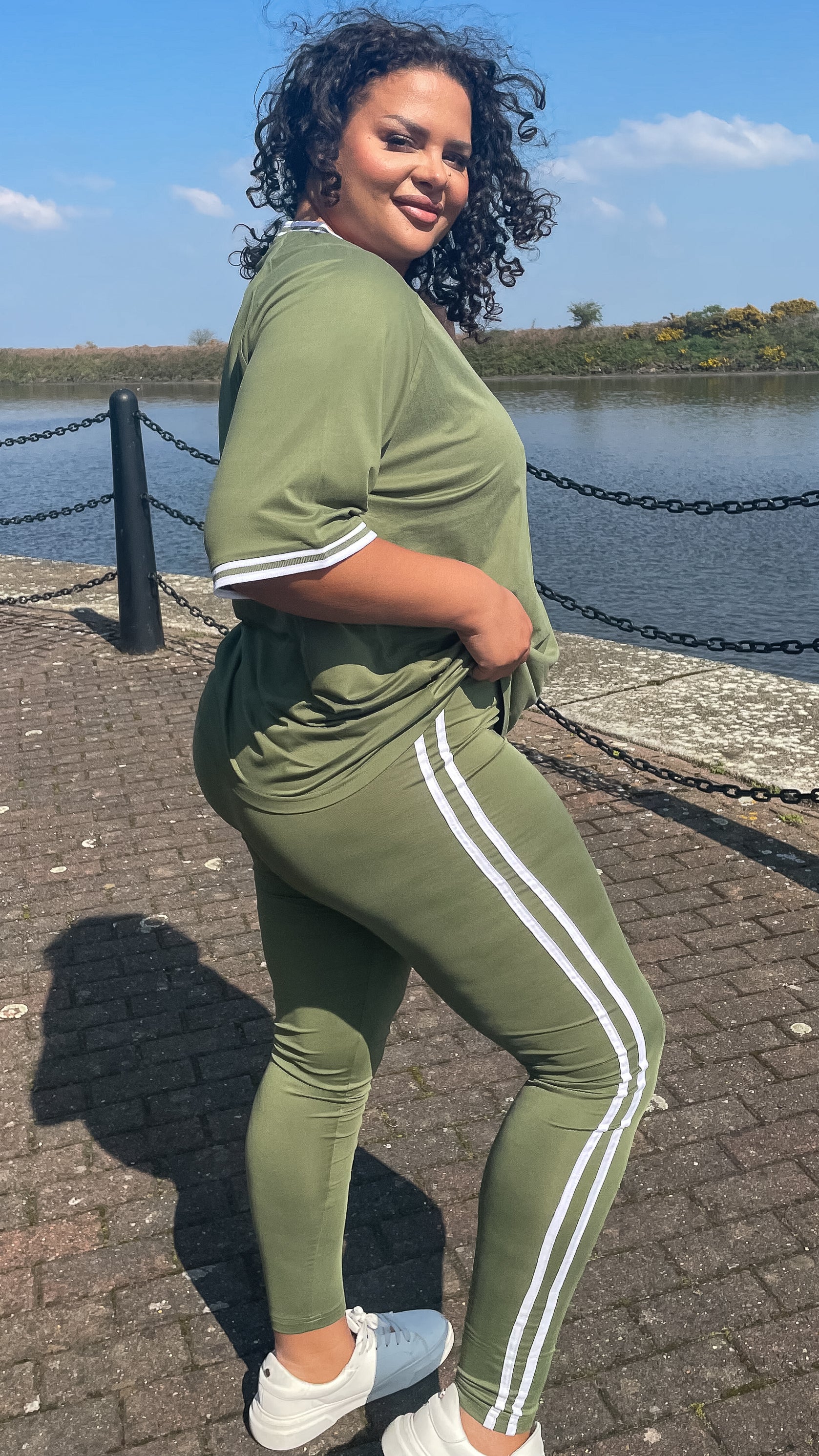 CurveWow Raglan Sleeve Top & Leggings Khaki & White - Image 6