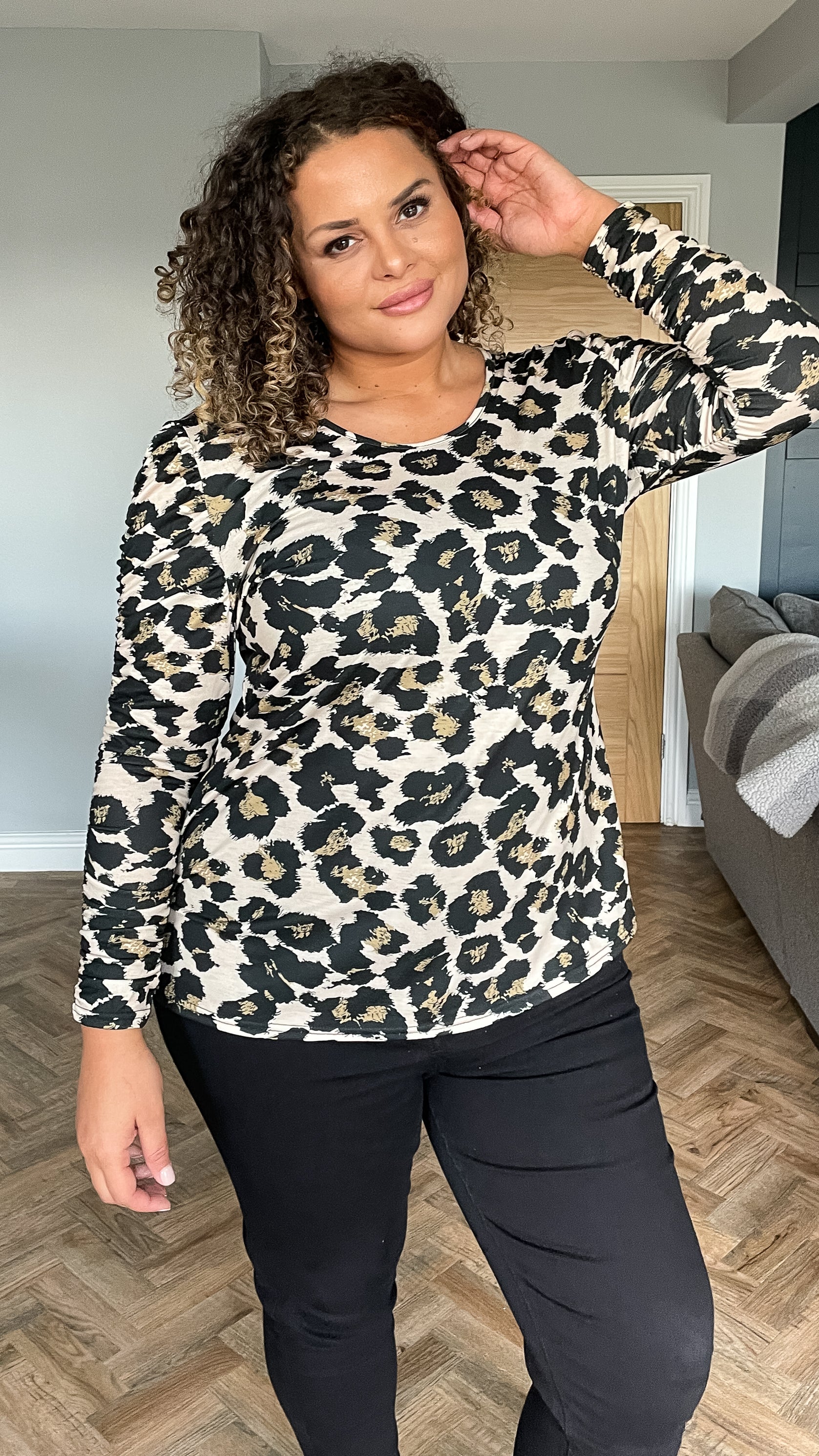CurveWow Ruched Sleeve Top Leopard Print - Image 4
