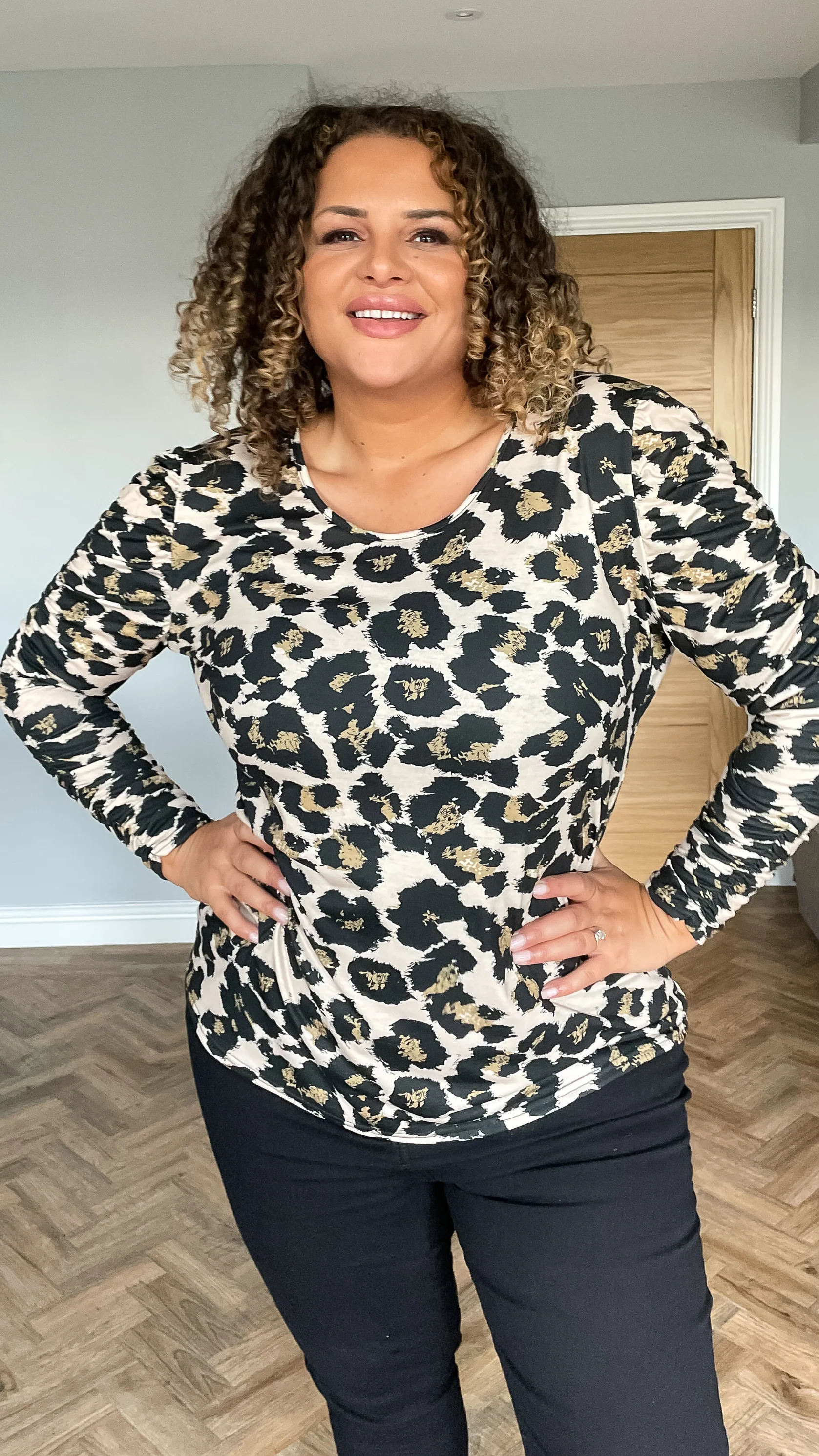 CurveWow Ruched Sleeve Top Leopard Print - Image 8