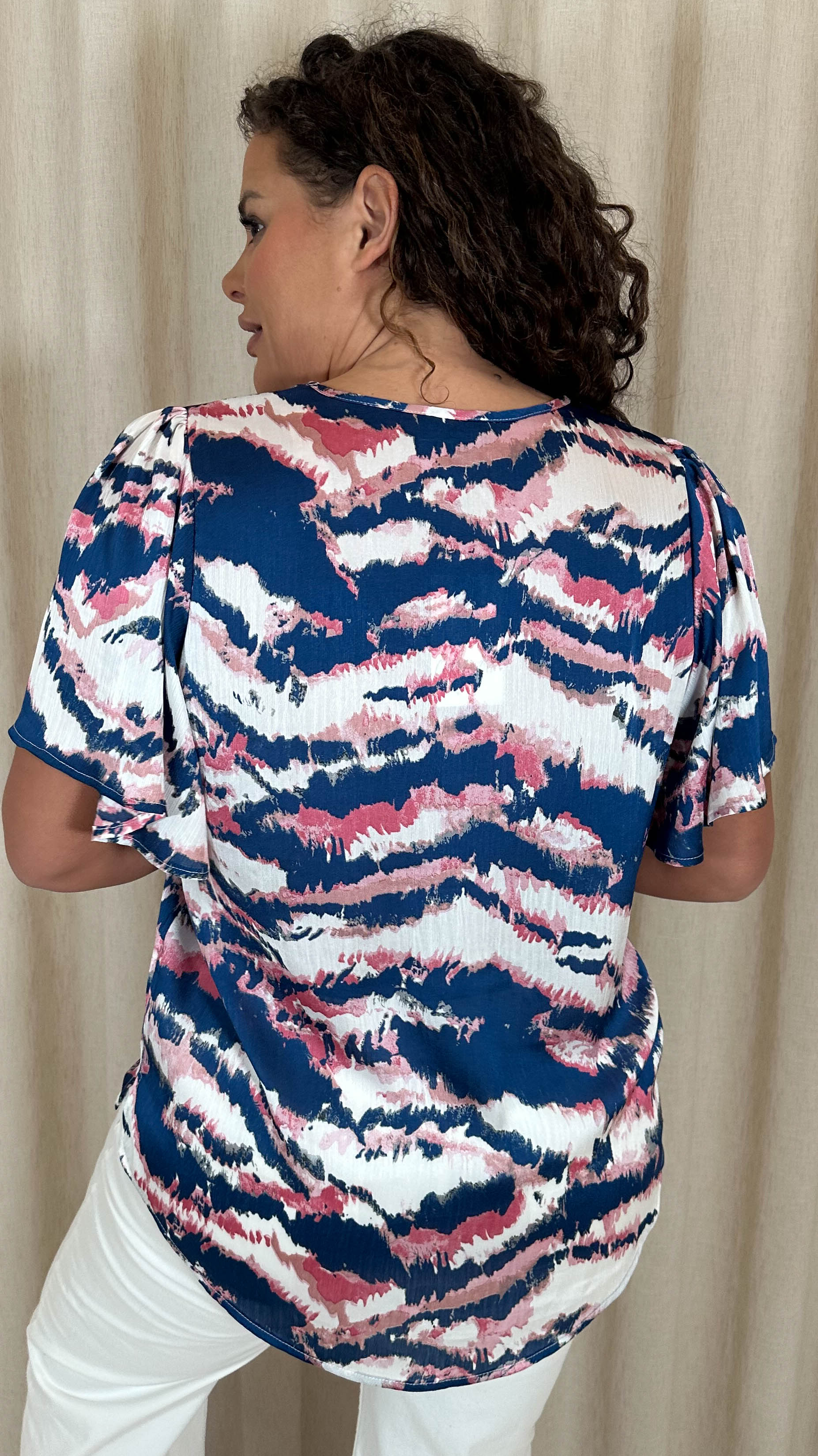CurveWow Satin Angel Sleeve Top Blue Blurred Print - Image 6