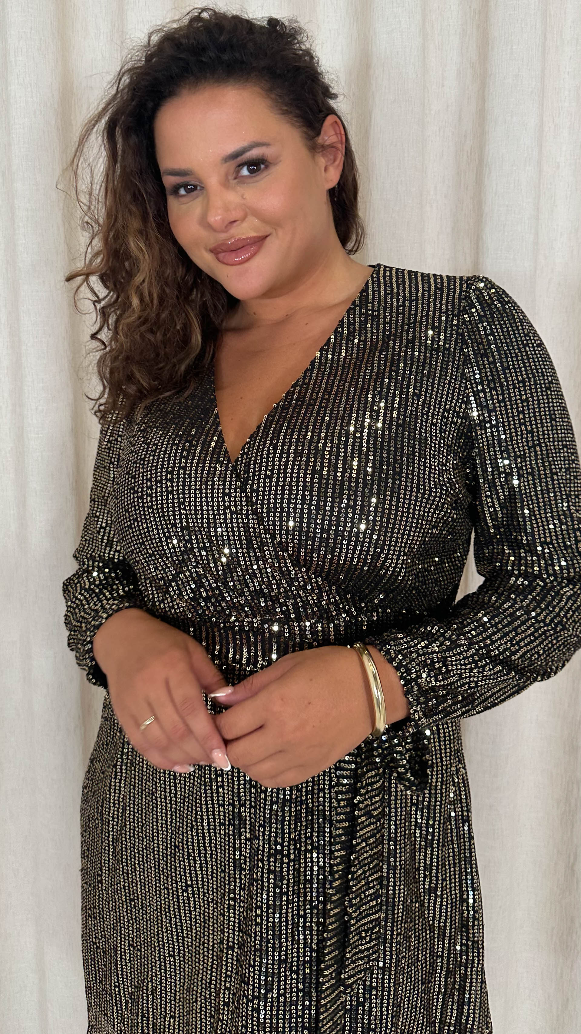 CurveWow Sequin Long Sleeve Dress Black/Gold - Image 4