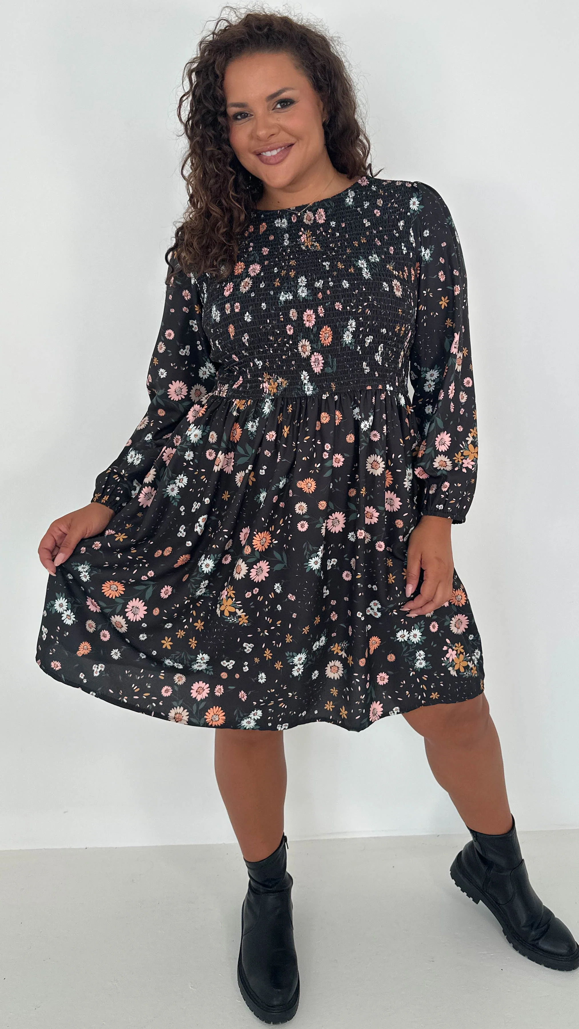 CurveWow Shirred Top Mini Dress Black Daisy - Image 3