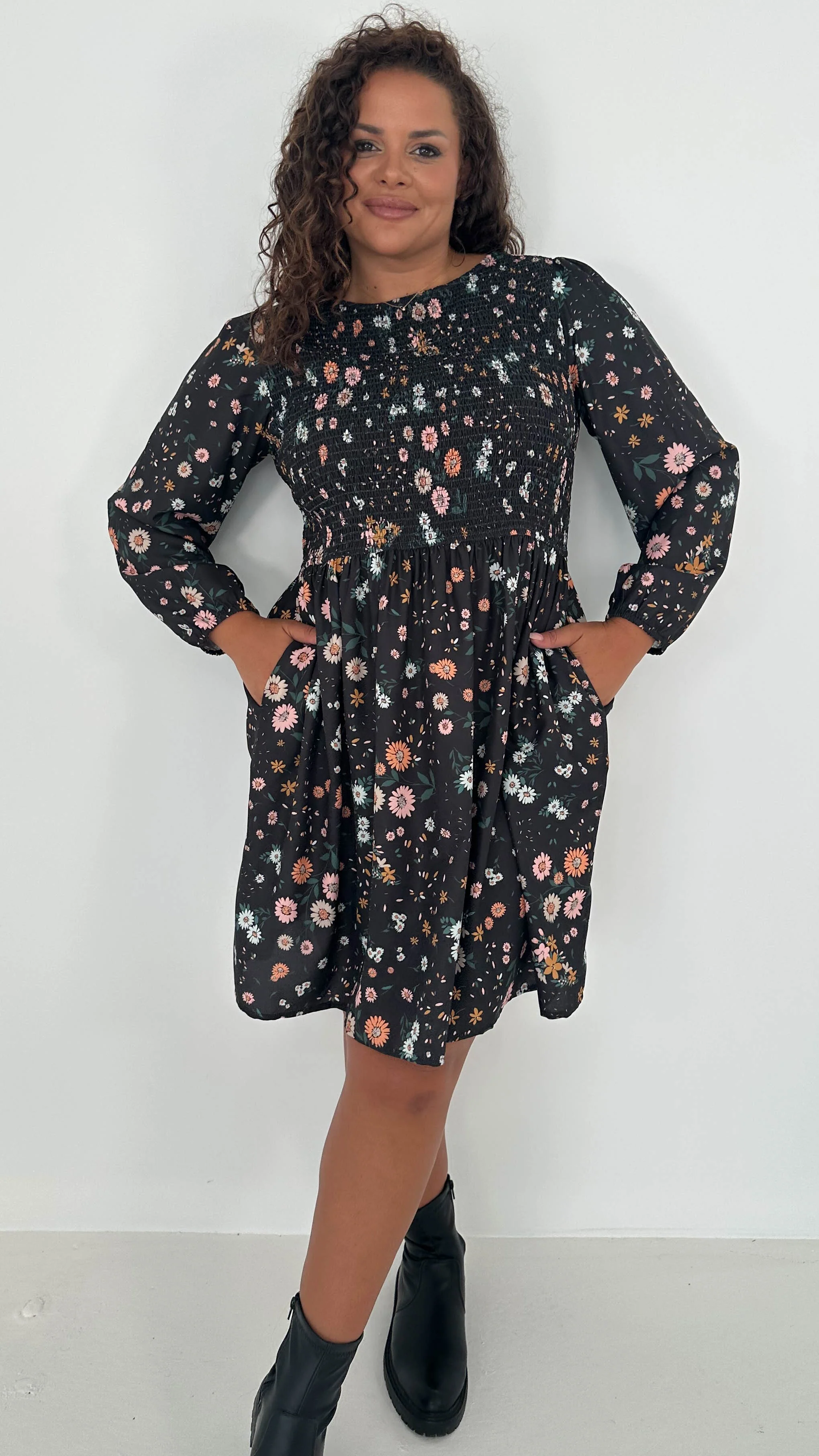 CurveWow Shirred Top Mini Dress Black Daisy - Image 4