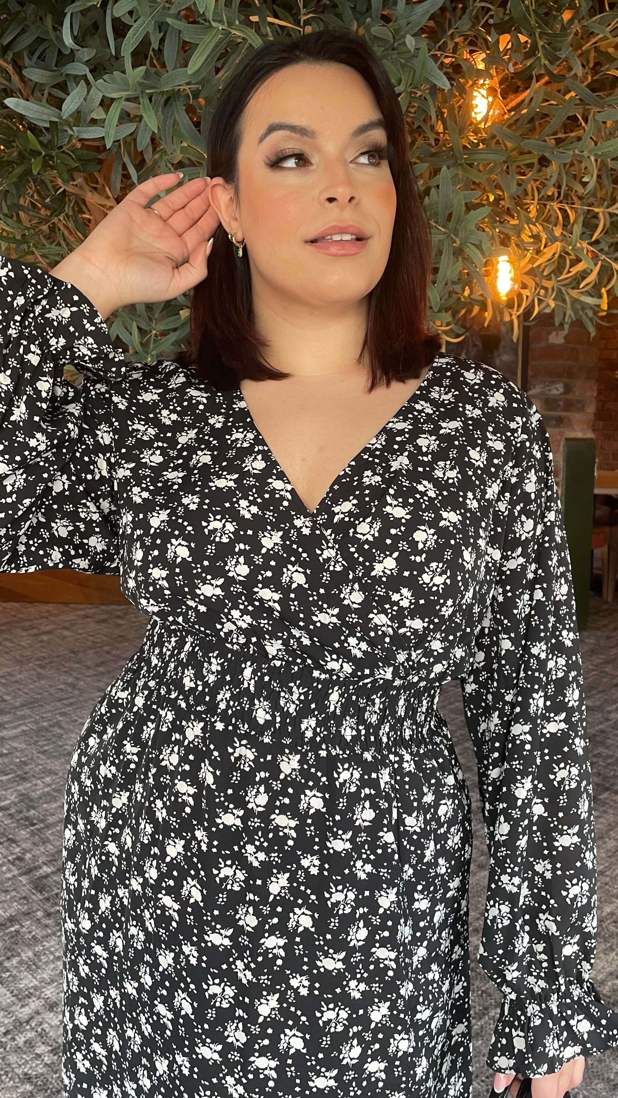 CurveWow Shirred Waist Dress Black Ditsy - Image 8