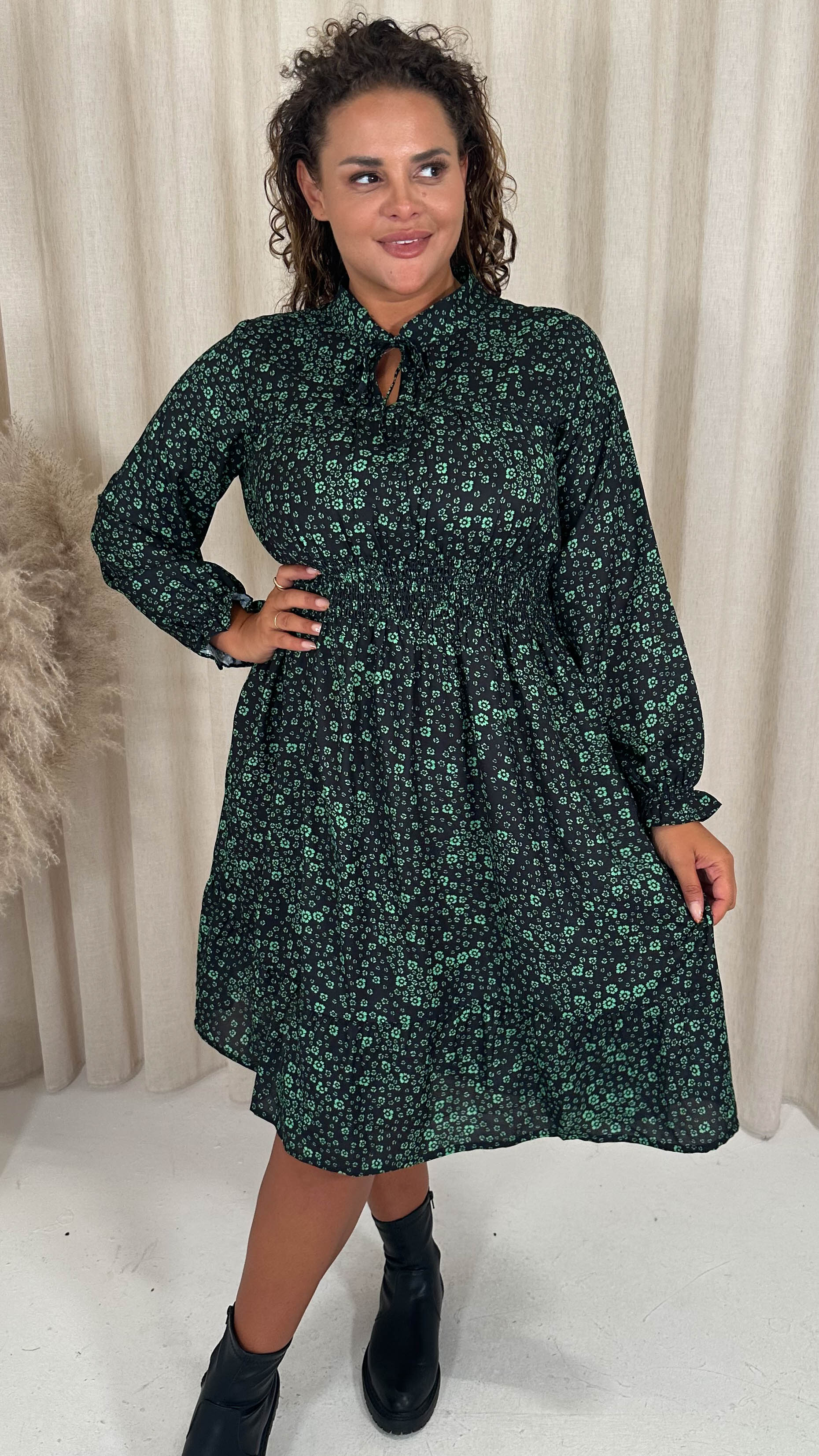 CurveWow Shirred Waist Tie Neck Dress Black & Green Ditsy