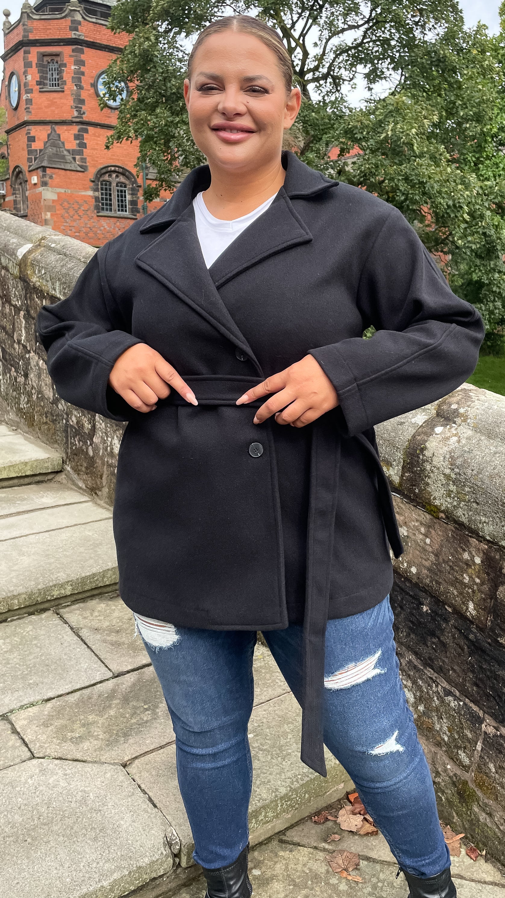 CurveWow Short Coat With Belt Black - Image 3