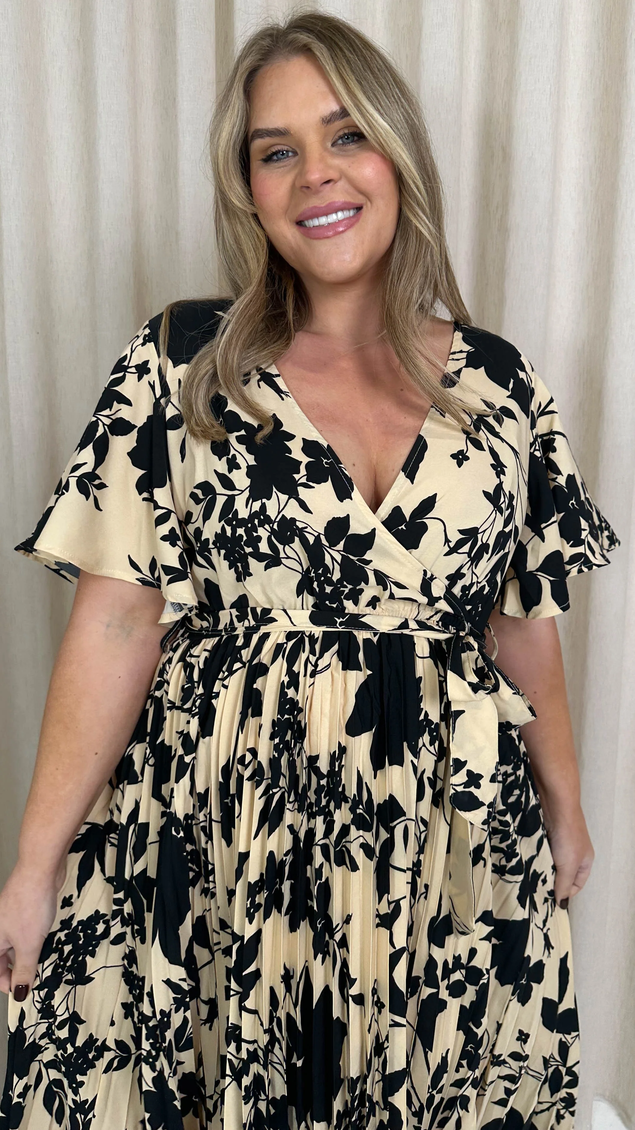 CurveWow Short Sleeve Pleated Midi Dress Nude/Black Floral - Image 2