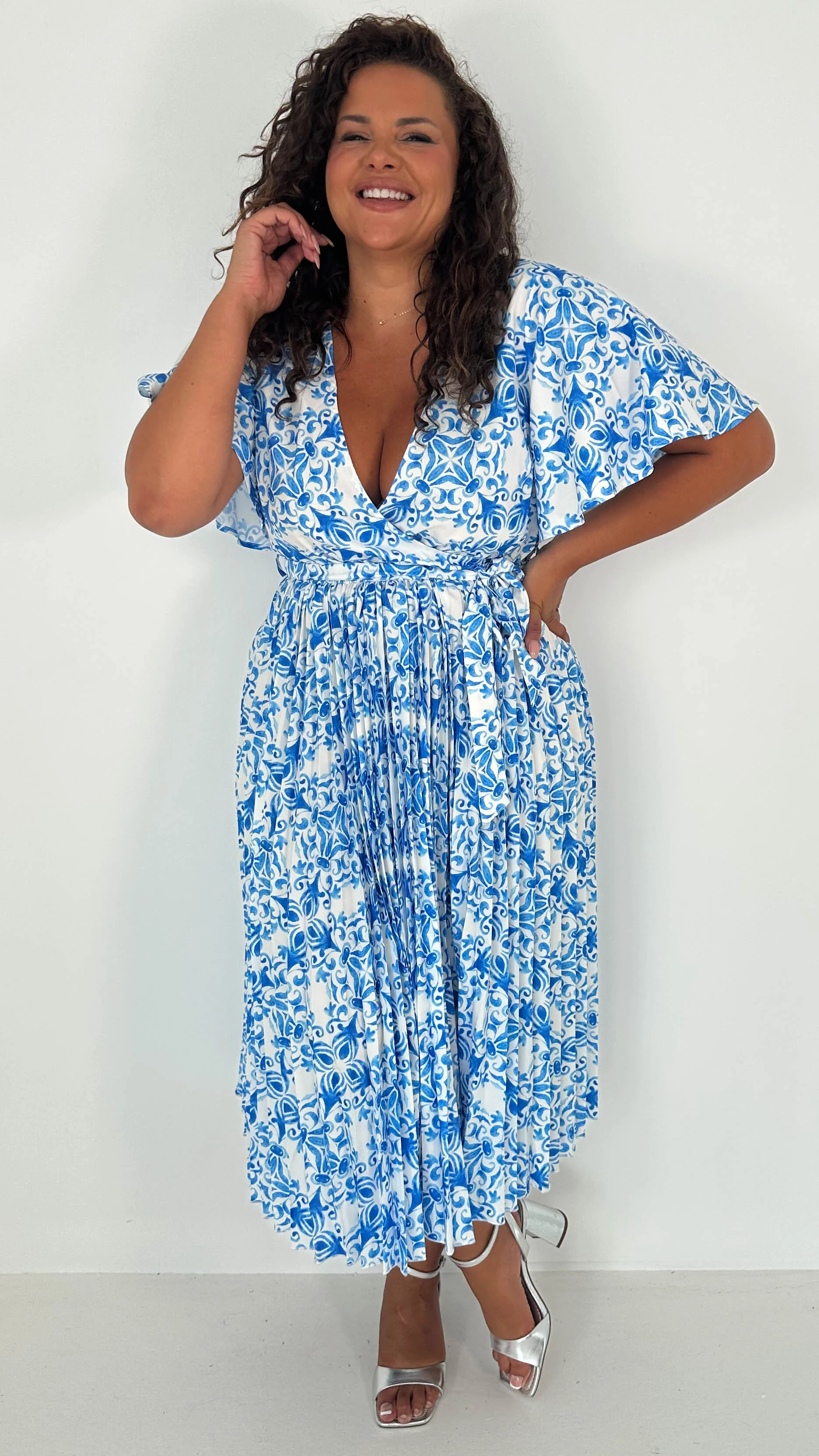 CurveWow Short Sleeve Pleated Wrap Dress Blue Print - Image 5