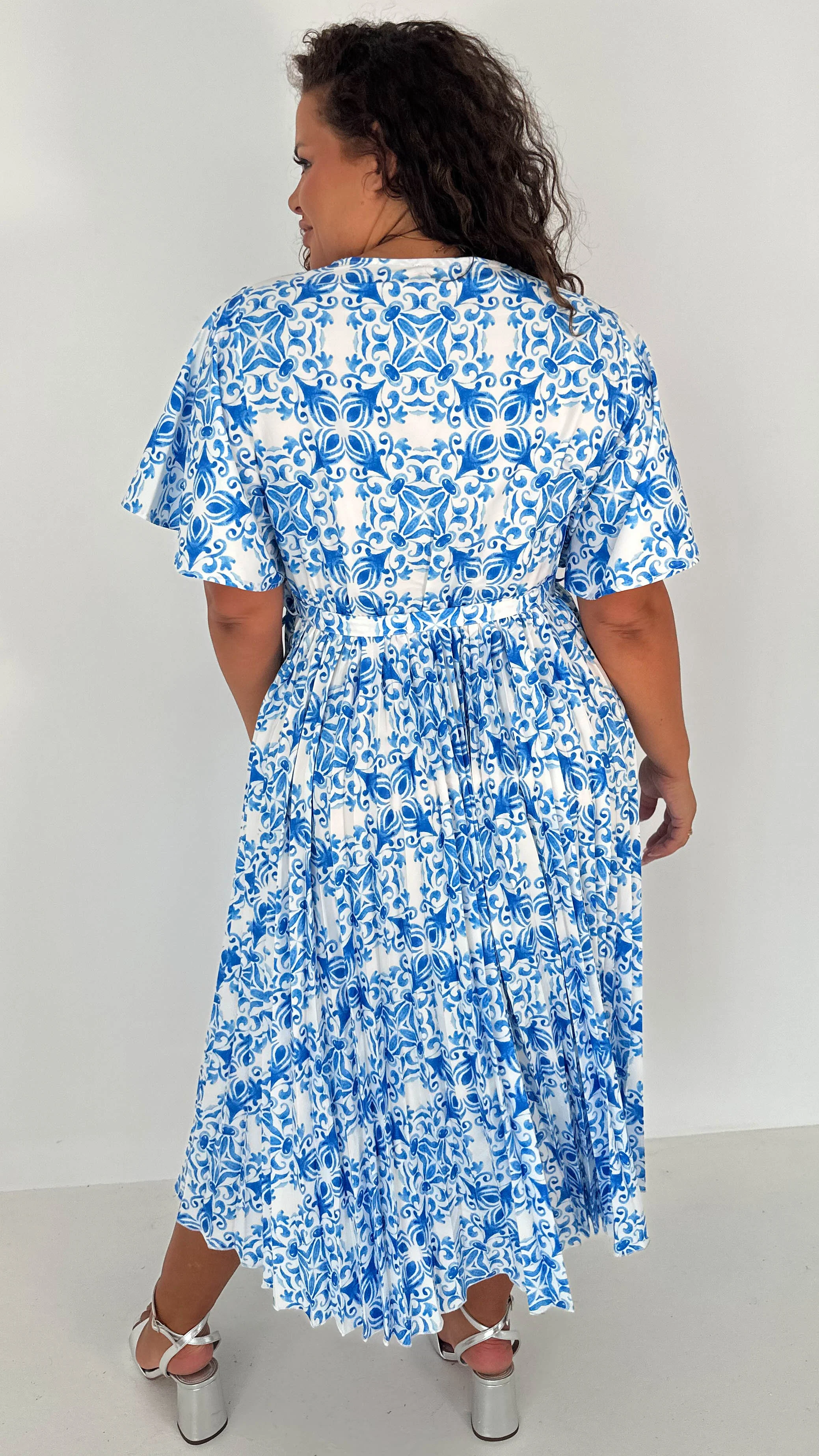 CurveWow Short Sleeve Pleated Wrap Dress Blue Print - Image 9
