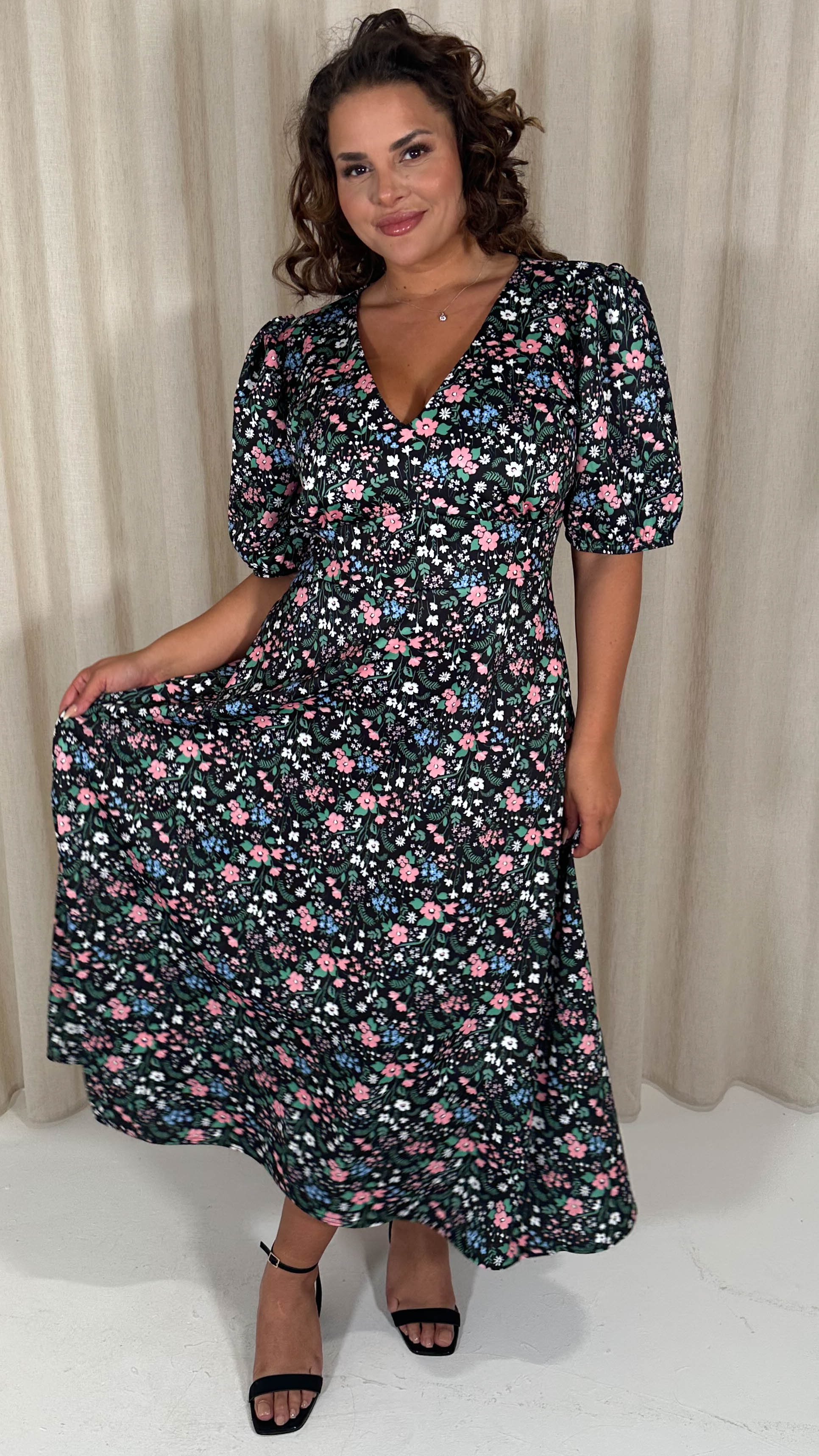 CurveWow Balloon Sleeve Midi Dress Black Floral - Image 3