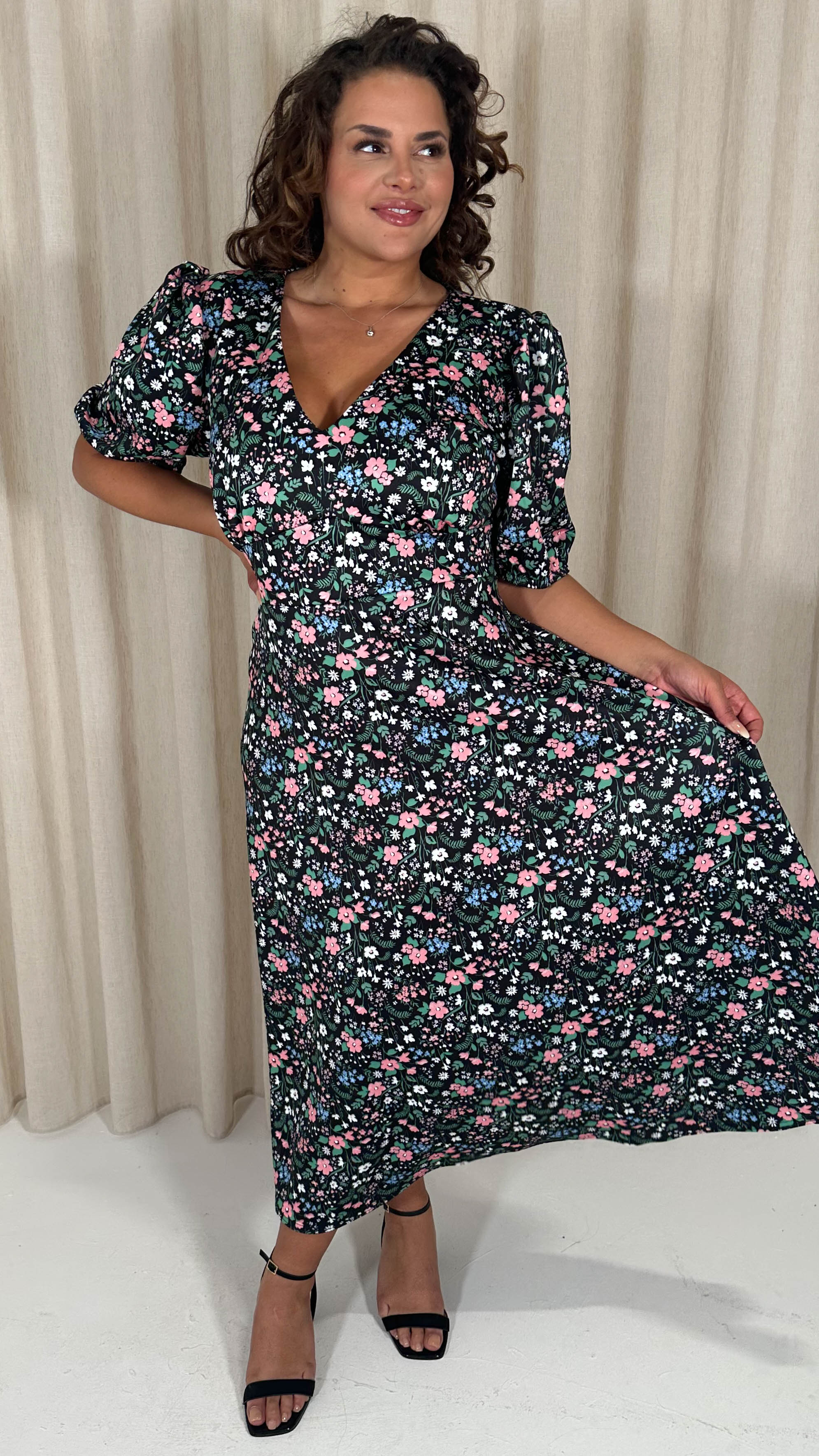 CurveWow Balloon Sleeve Midi Dress Black Floral - Image 4