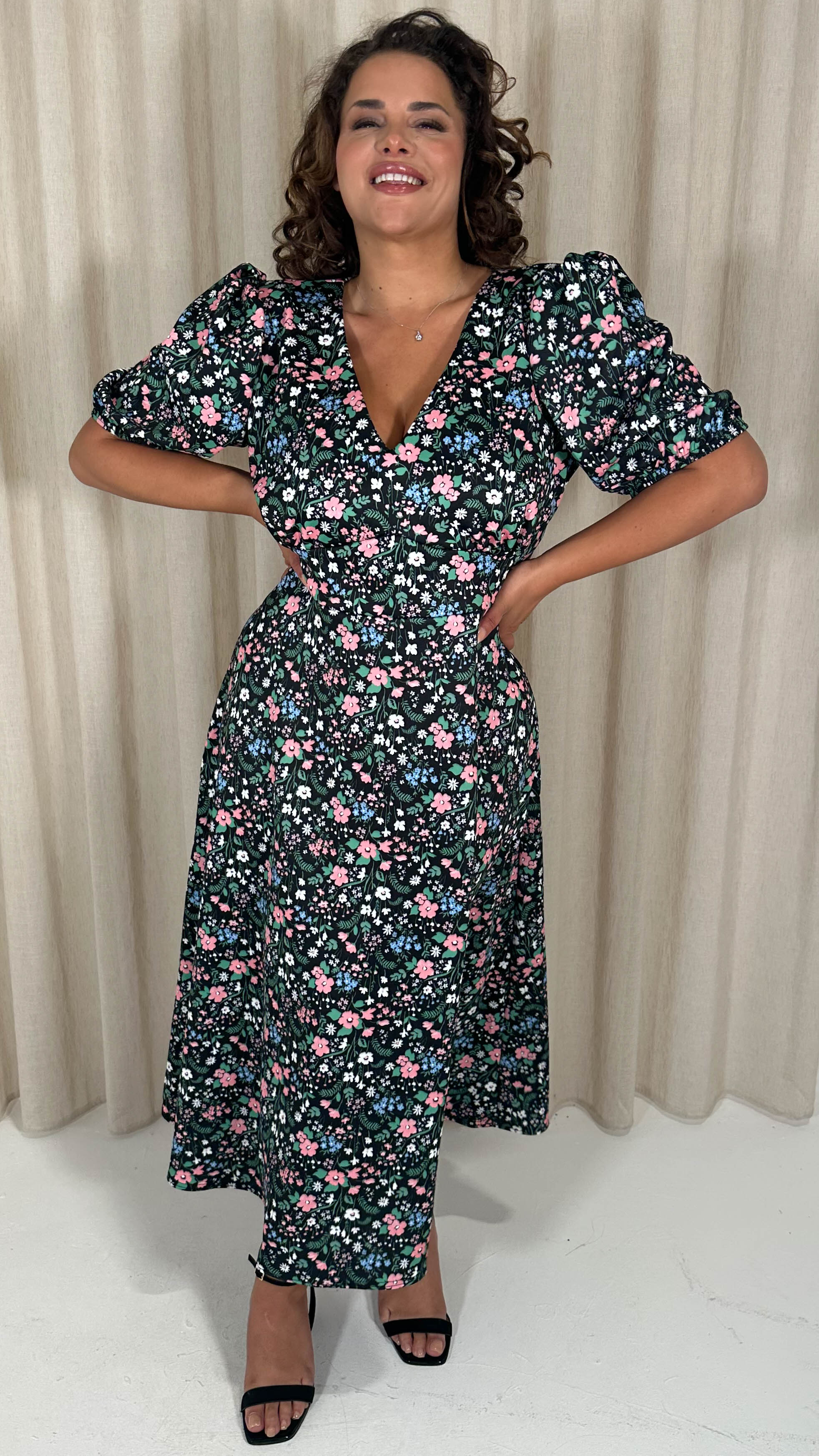 CurveWow Balloon Sleeve Midi Dress Black Floral - Image 5