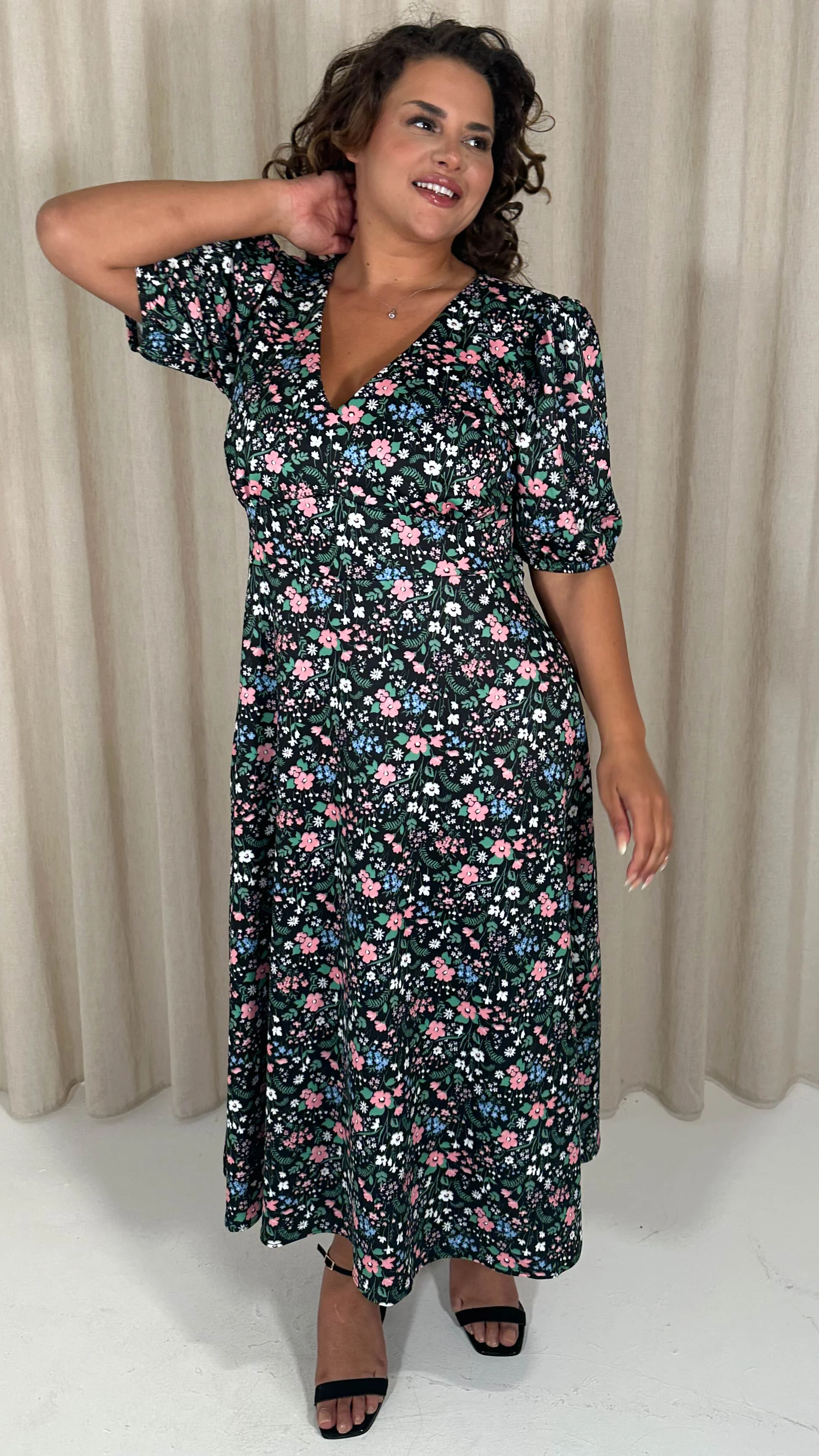 CurveWow Balloon Sleeve Midi Dress Black Floral - Image 6