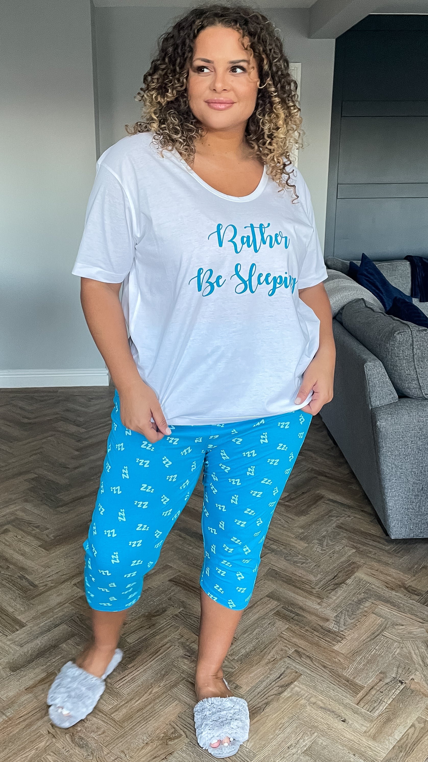 CurveWow 'Sleeping' Printed Cropped Leg Pyjama Set - Image 4