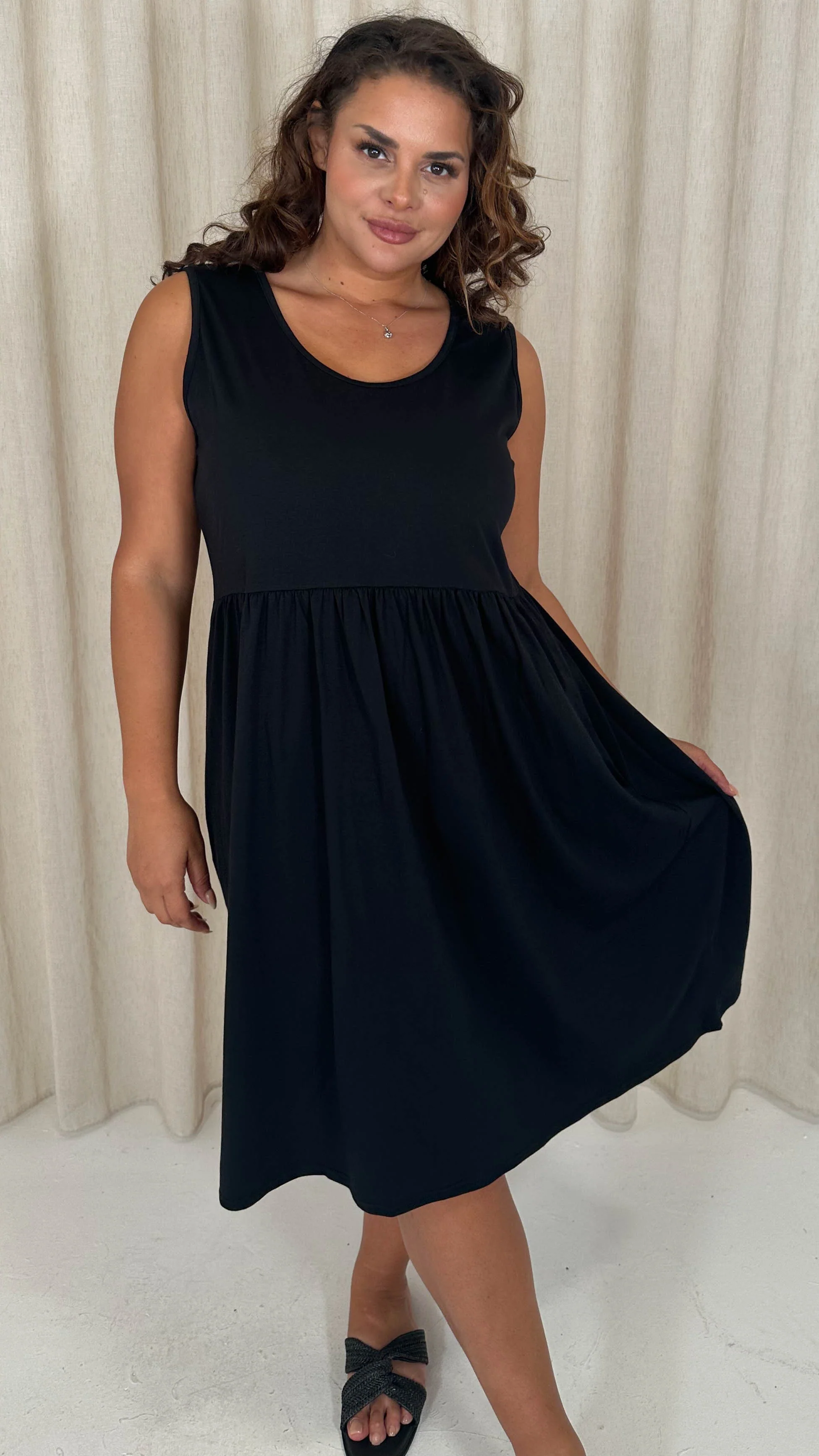 CurveWow Basic Sleeveless Pocket Dress Black - Image 5