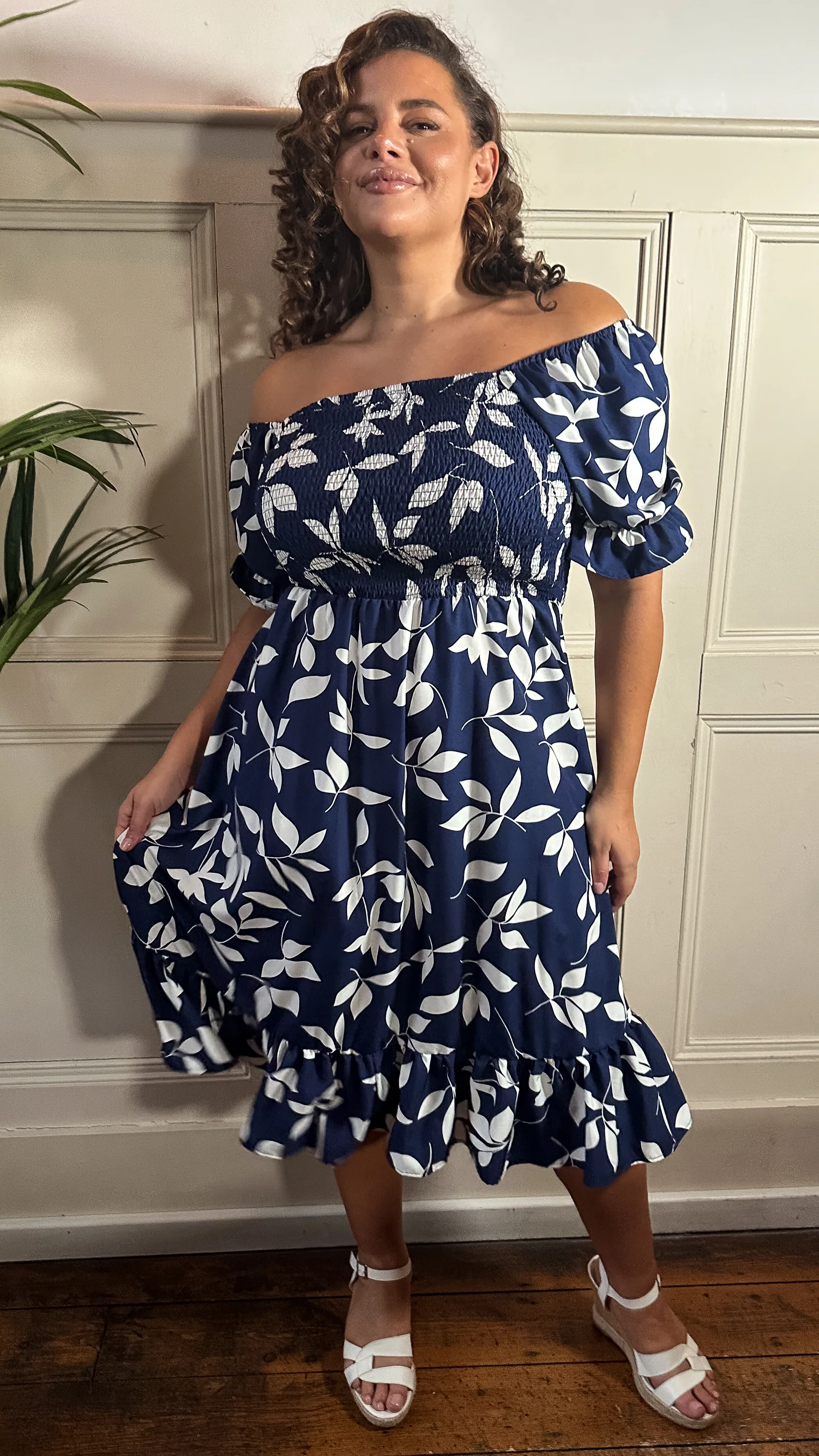 CurveWow Square Neck Shirred Midi Dress Navy White Floral - Image 3