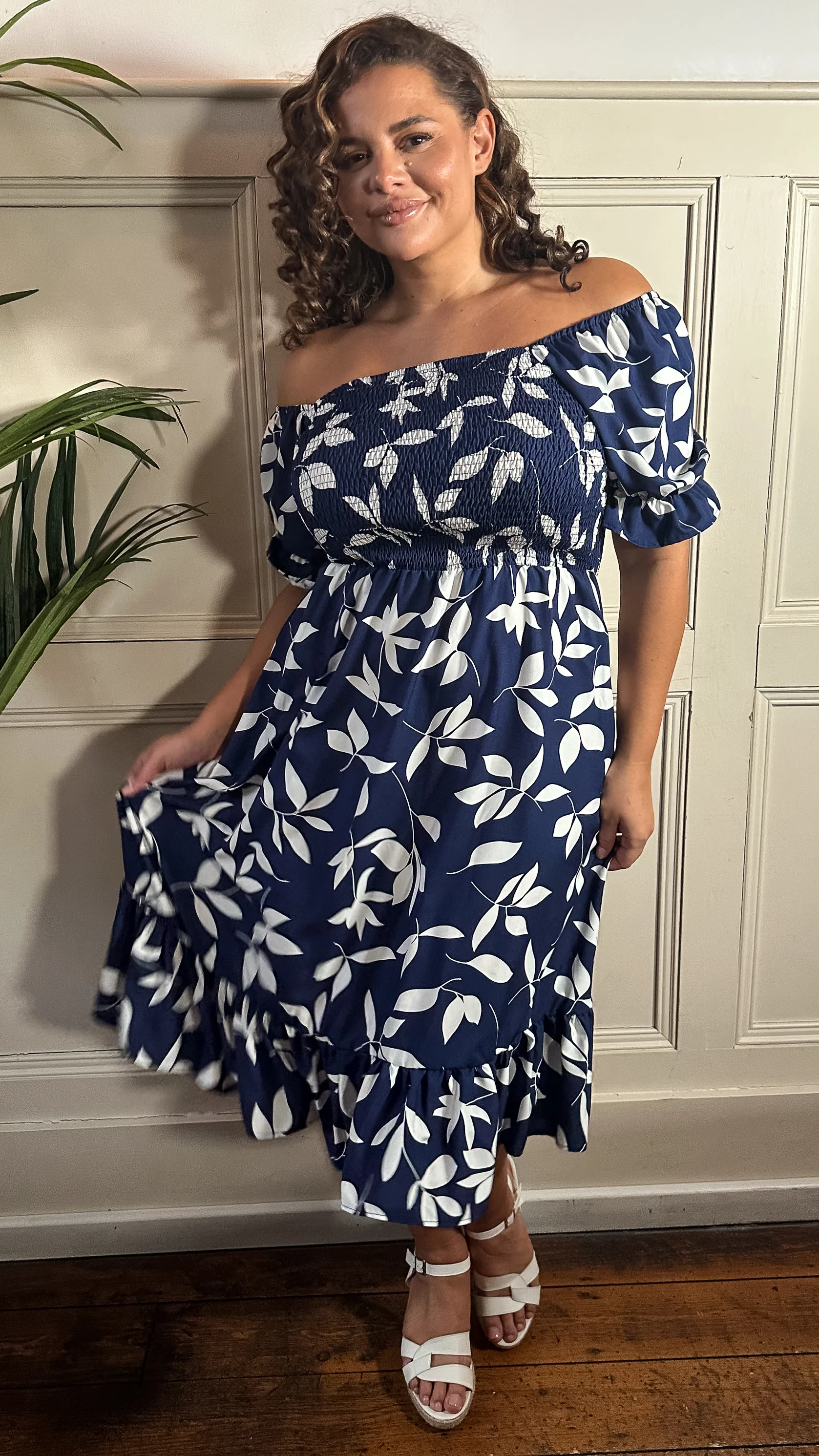 CurveWow Square Neck Shirred Midi Dress Navy White Floral - Image 4