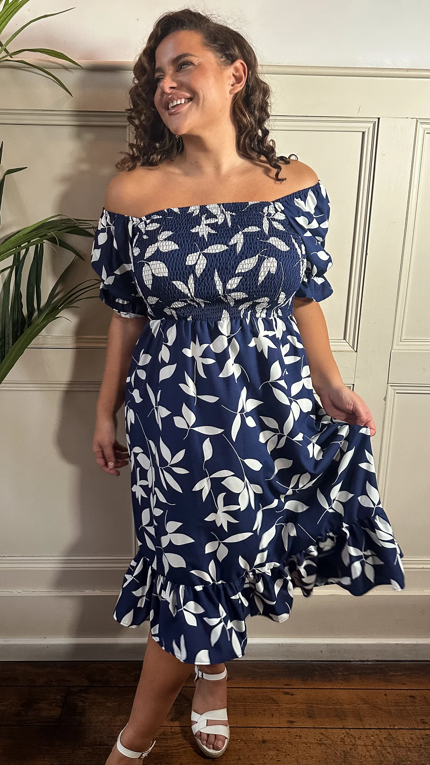 CurveWow Square Neck Shirred Midi Dress Navy White Floral - Image 5