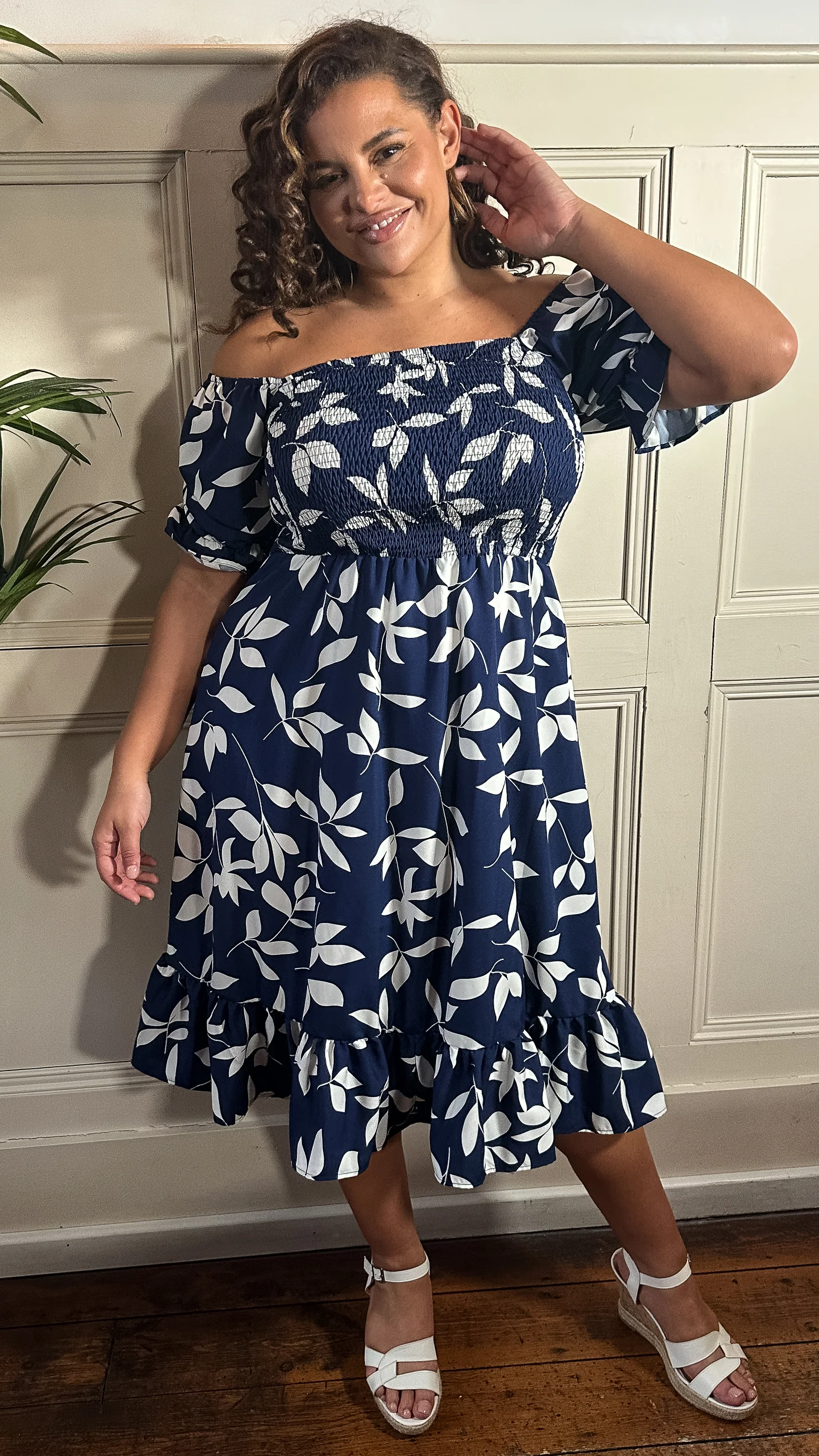 CurveWow Square Neck Shirred Midi Dress Navy White Floral - Image 6