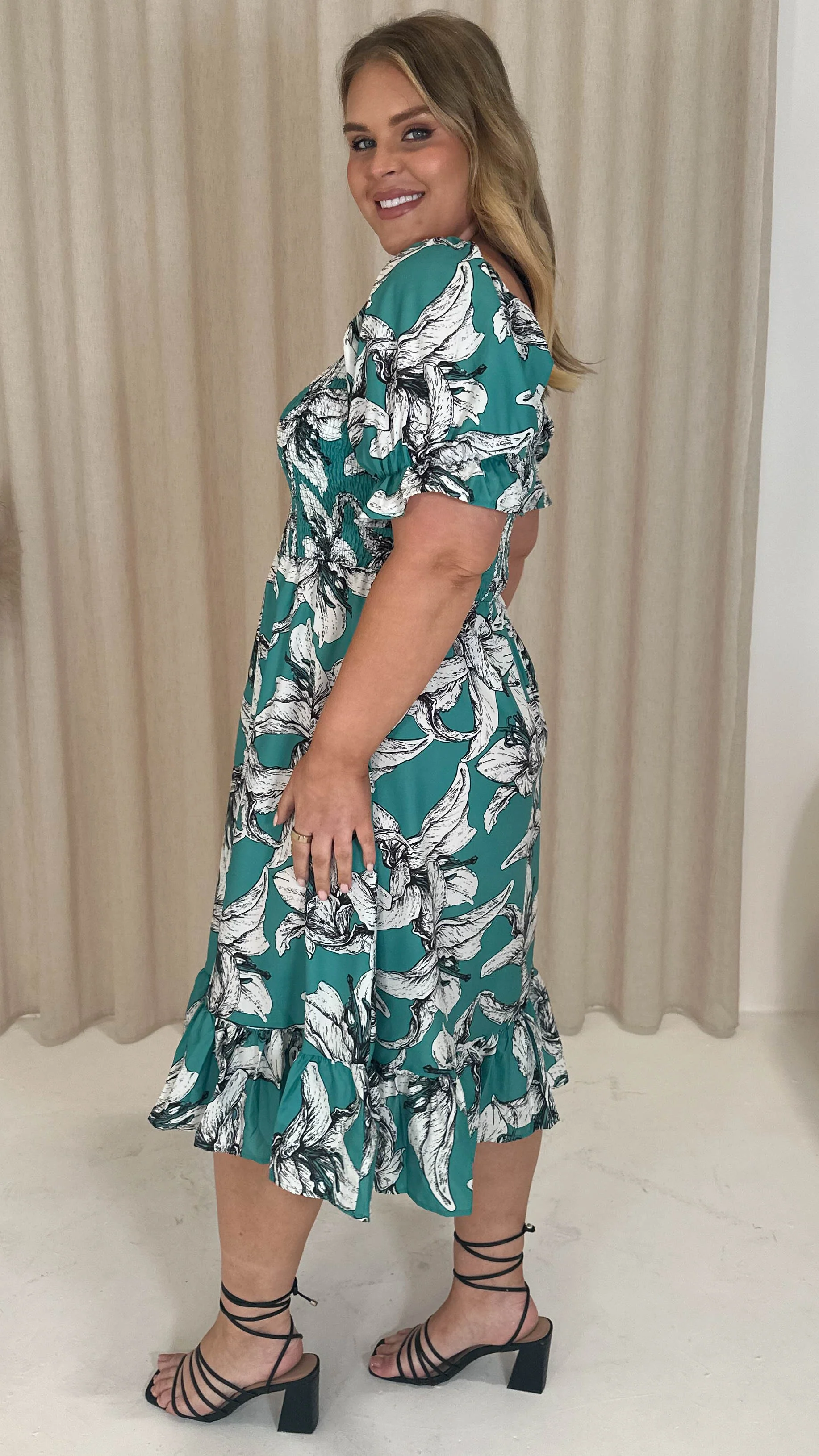 CurveWow Square Neck Shirred Midi Dress Turquoise Floral - Image 7