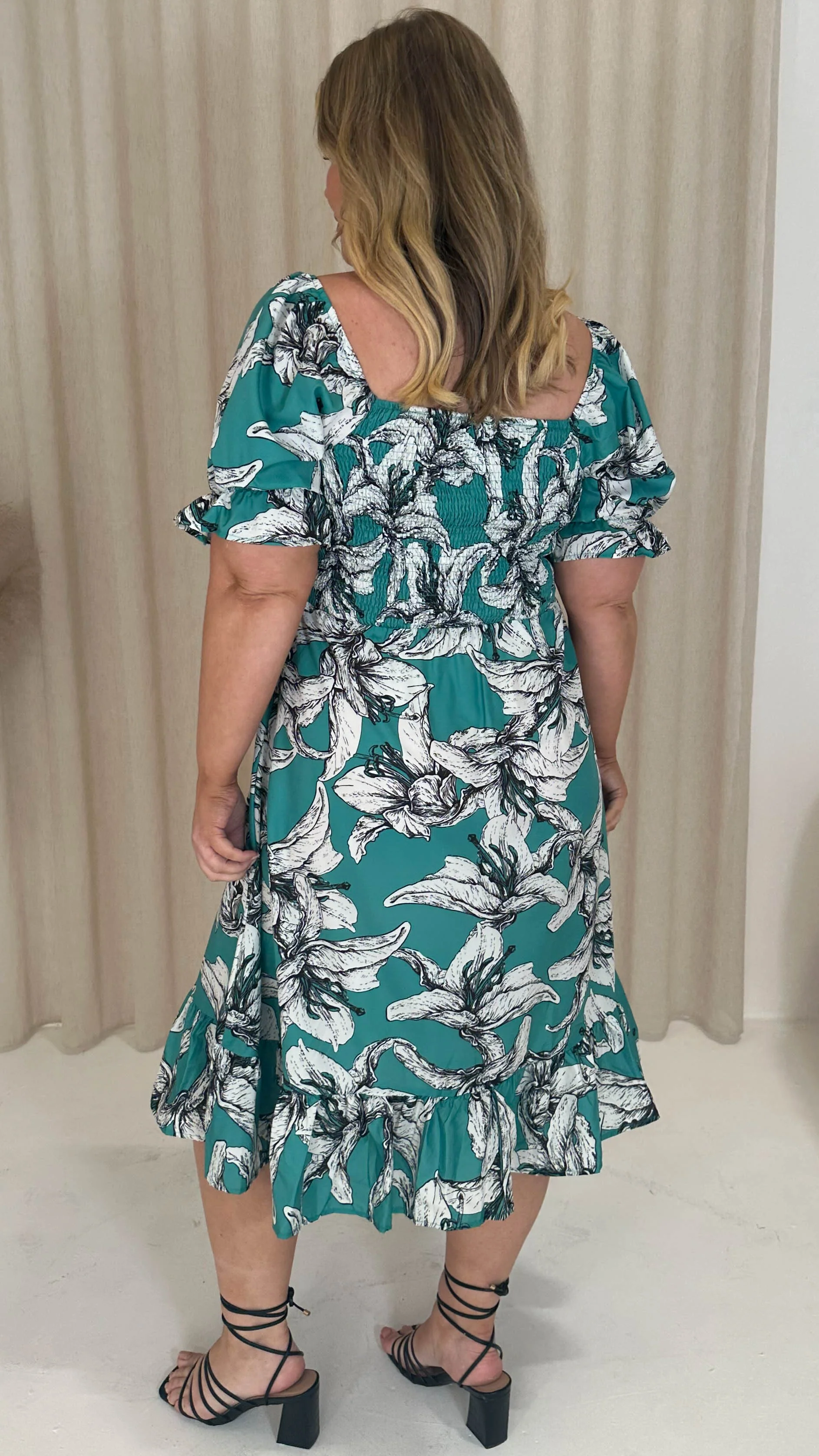 CurveWow Square Neck Shirred Midi Dress Turquoise Floral - Image 8