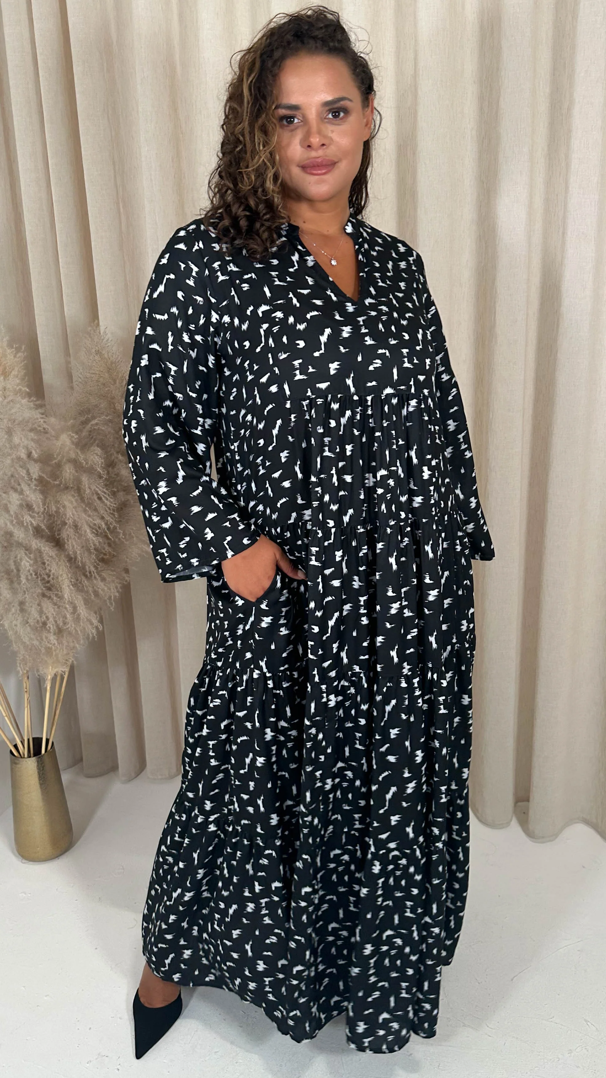 CurveWow V Neck Tiered Maxi Dress Black Base Smudge - Image 3