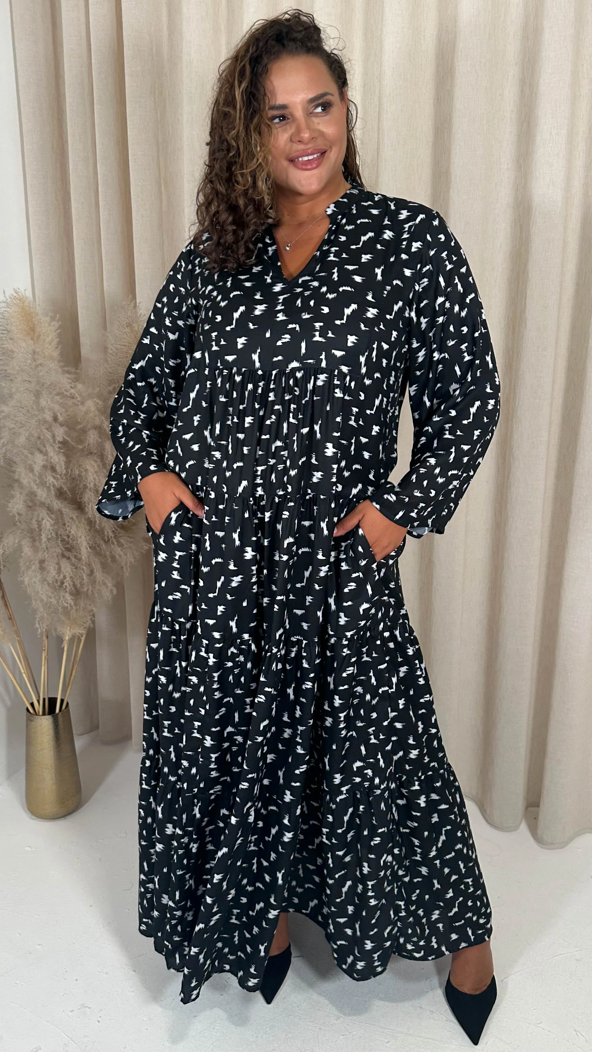 CurveWow V Neck Tiered Maxi Dress Black Base Smudge - Image 5