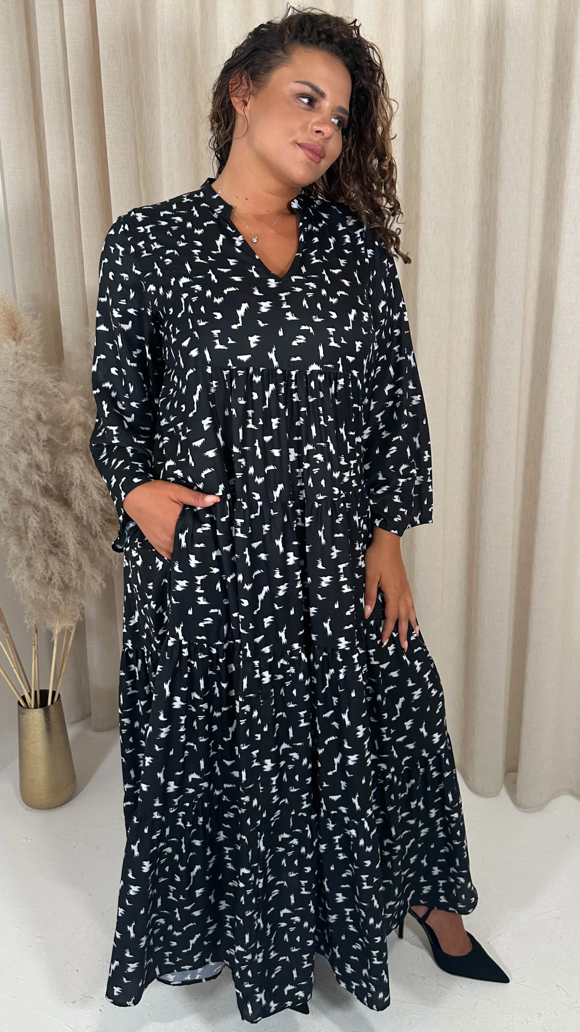 CurveWow V Neck Tiered Maxi Dress Black Base Smudge - Image 6