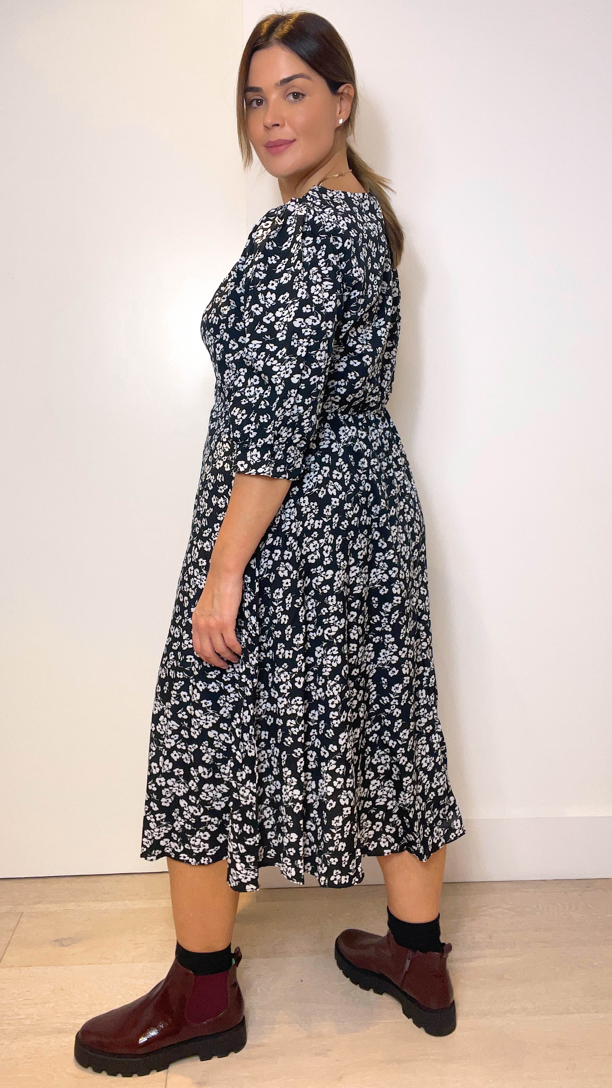 CurveWow Sweetheart Neck Midi Dress Black Floral - Image 4