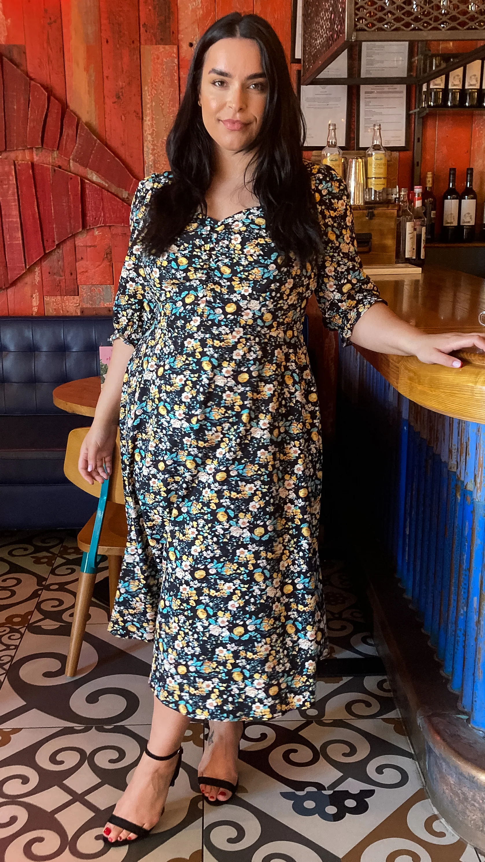 CurveWow Sweetheart Neck Midi Dress Gold Floral - Image 2