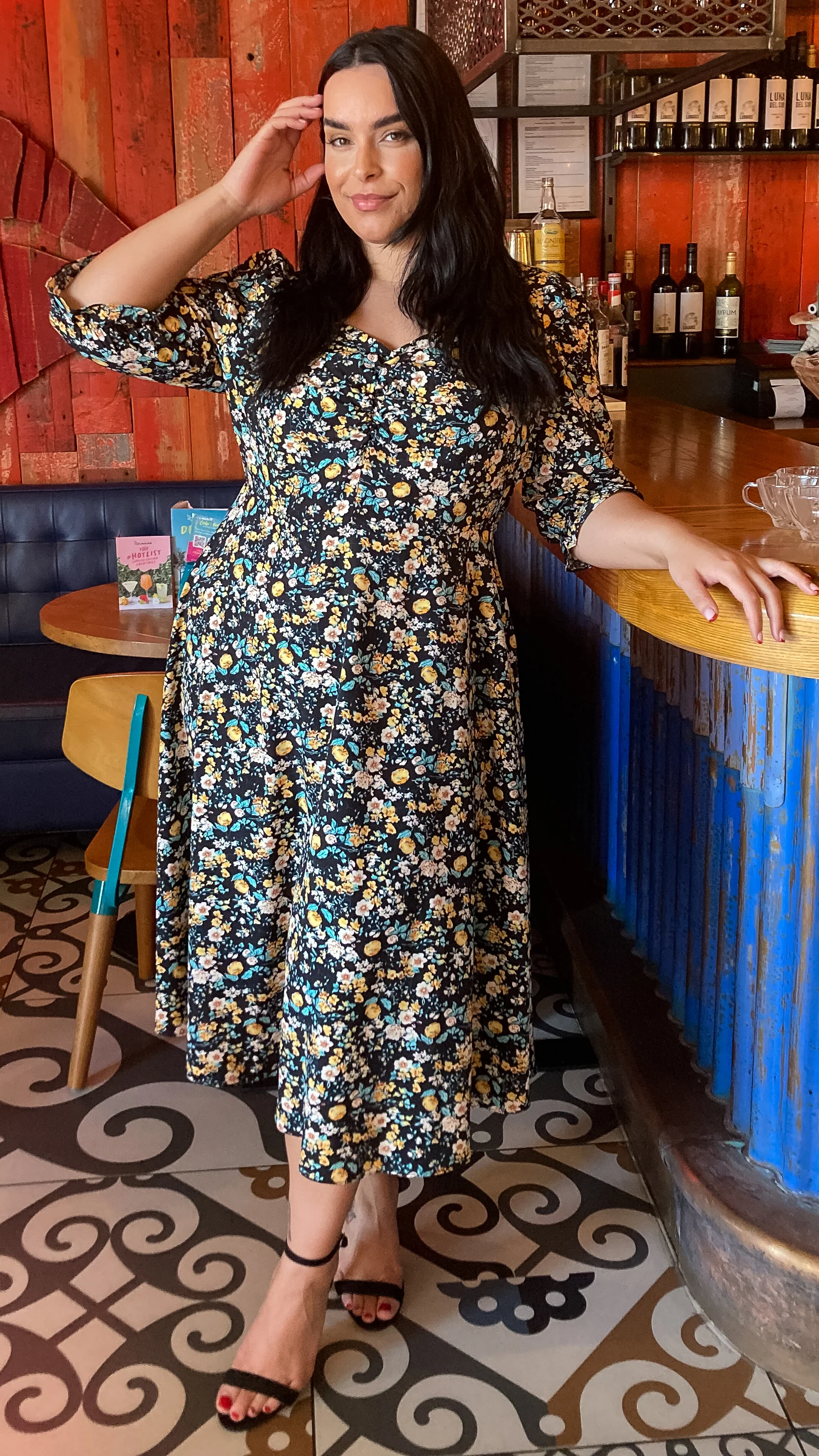 CurveWow Sweetheart Neck Midi Dress Gold Floral - Image 4