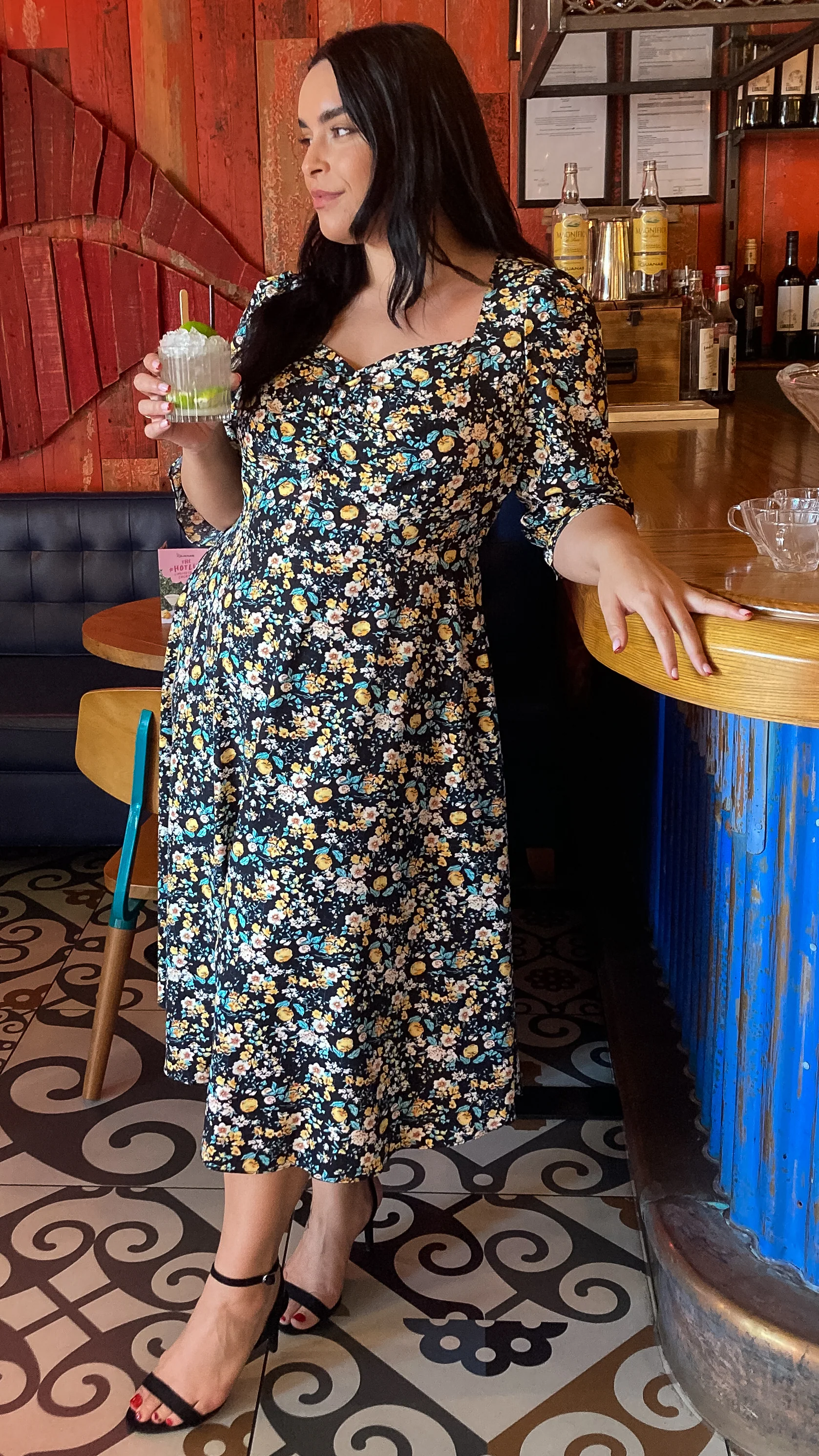 CurveWow Sweetheart Neck Midi Dress Gold Floral - Image 5
