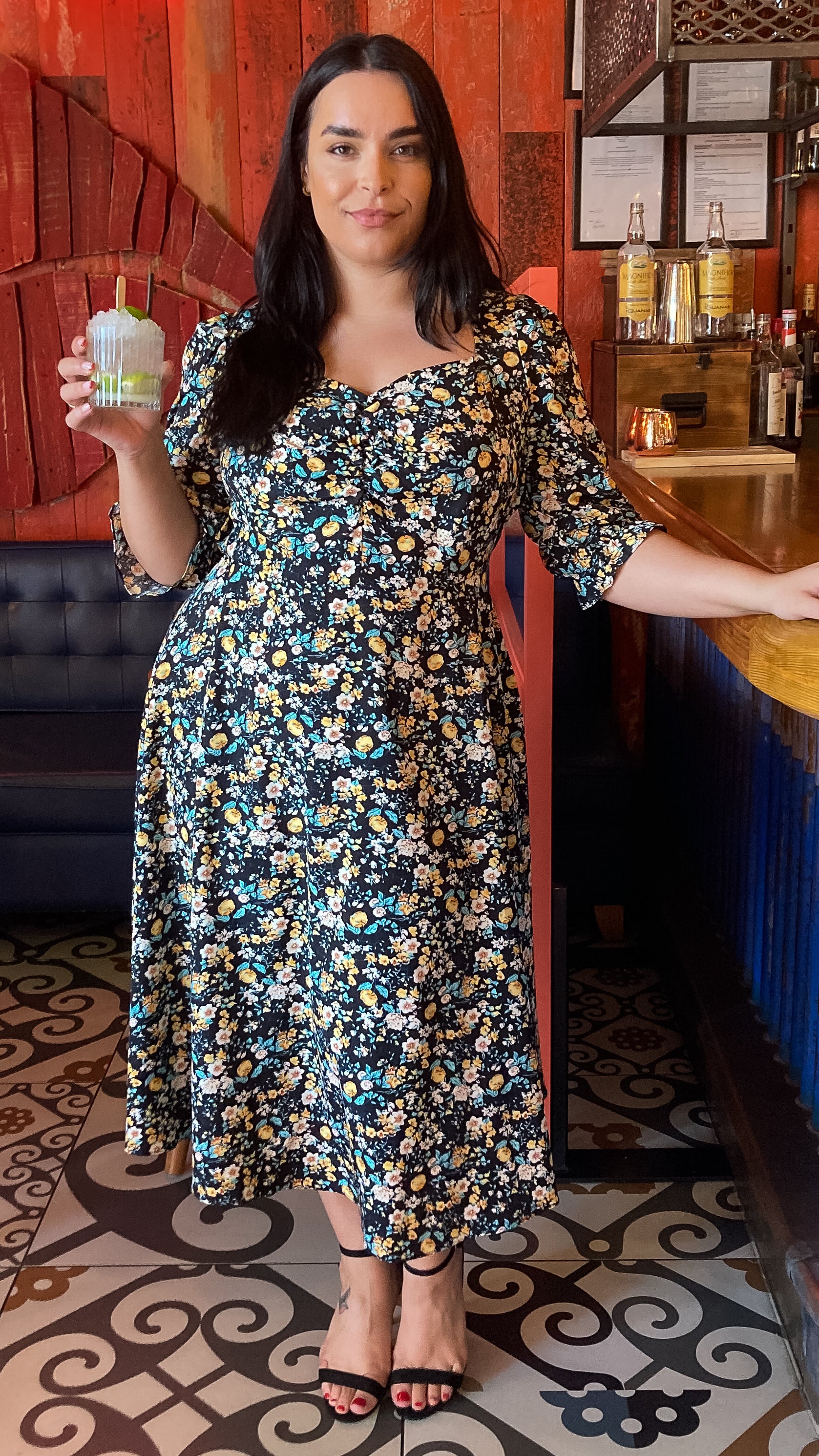 CurveWow Sweetheart Neck Midi Dress Gold Floral - Image 7
