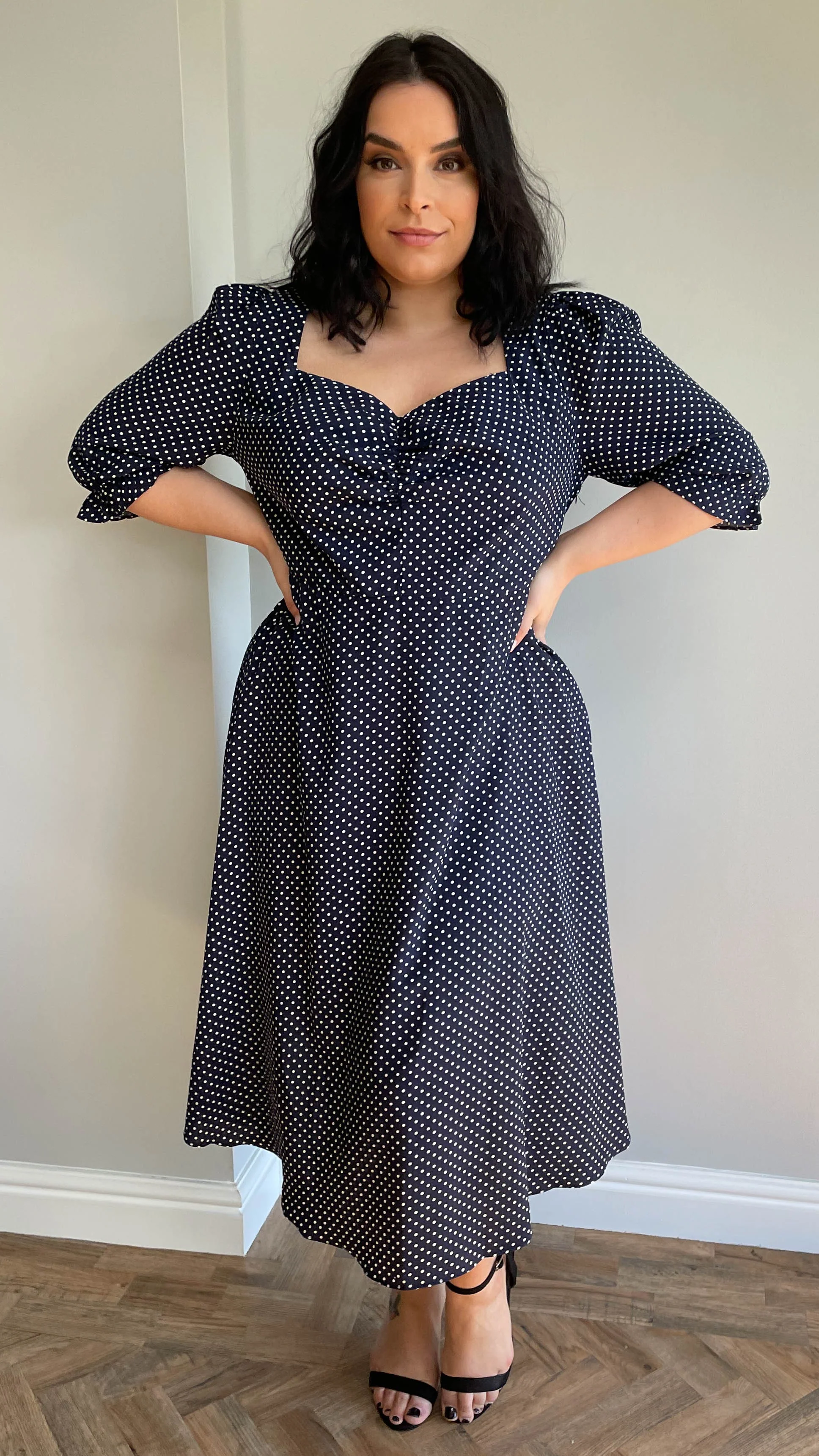 CurveWow Sweetheart Neck Midi Dress Navy Spot - Image 3