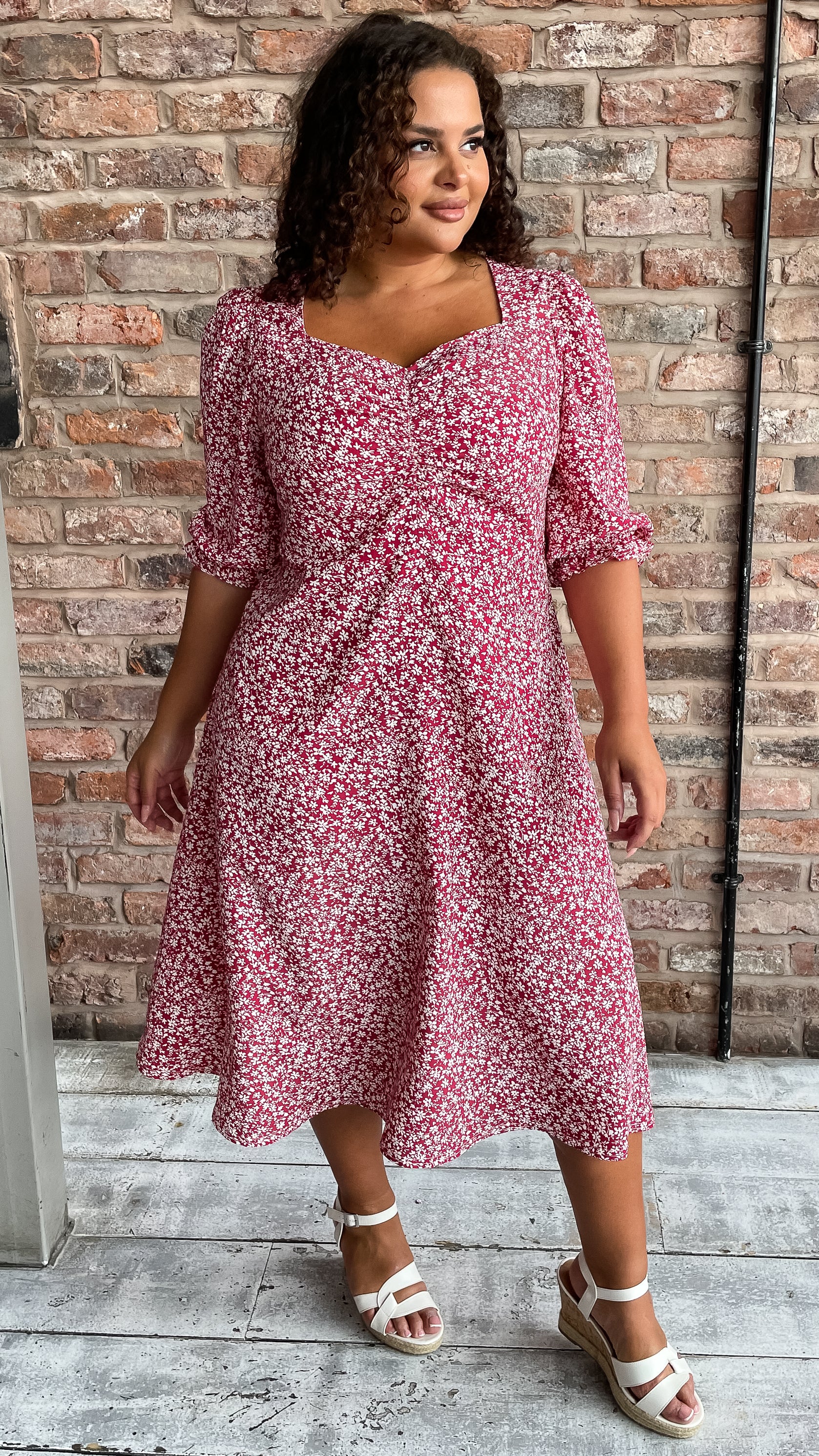 CurveWow Sweetheart Neck Midi Dress Red Floral - Image 3