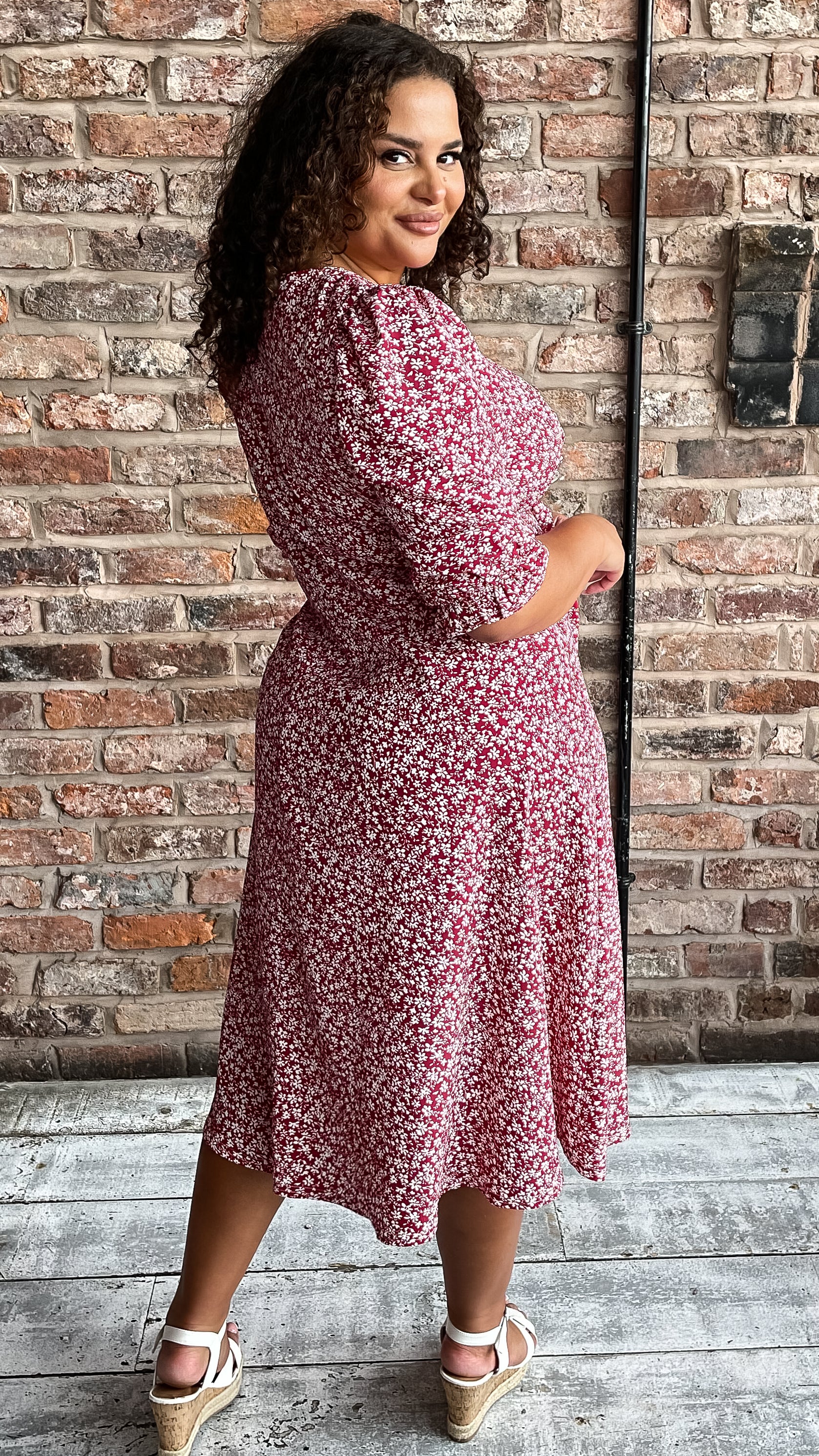 CurveWow Sweetheart Neck Midi Dress Red Floral - Image 5