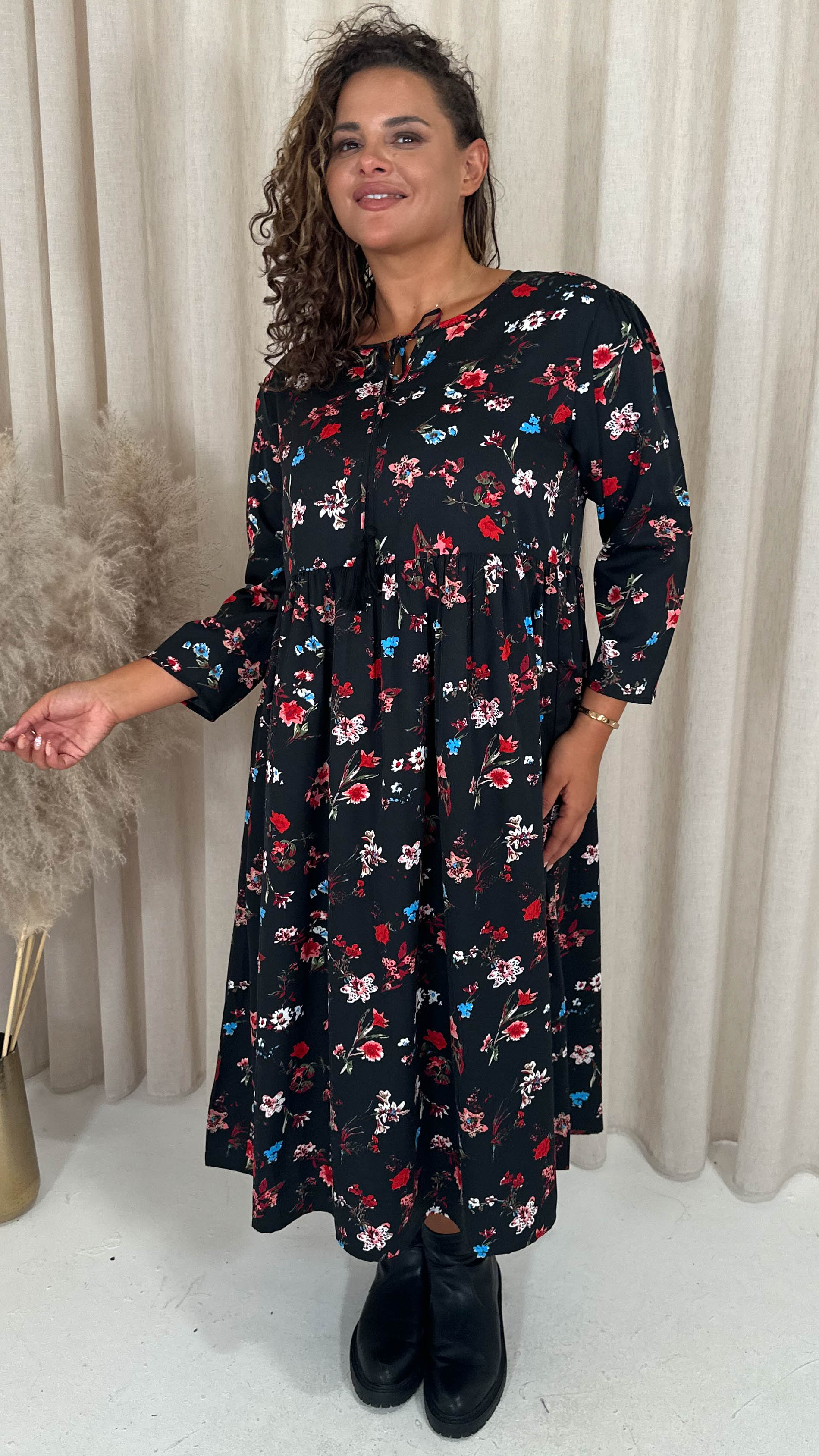 CurveWow Tassel Midaxi Dress Black Floral - Image 4