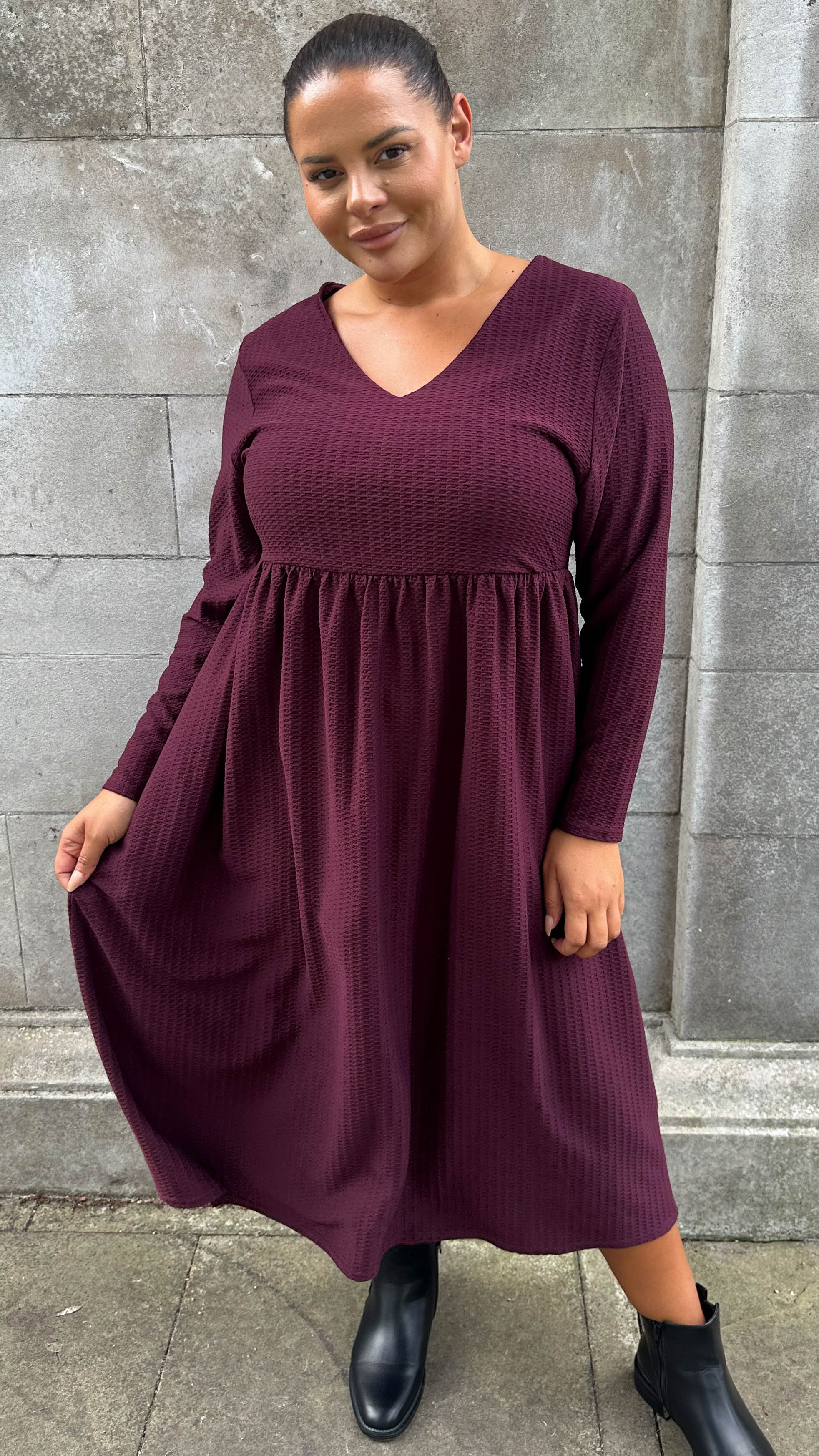 CurveWow Textured V Neck Long Sleeve Midi Dress Wine - Image 6