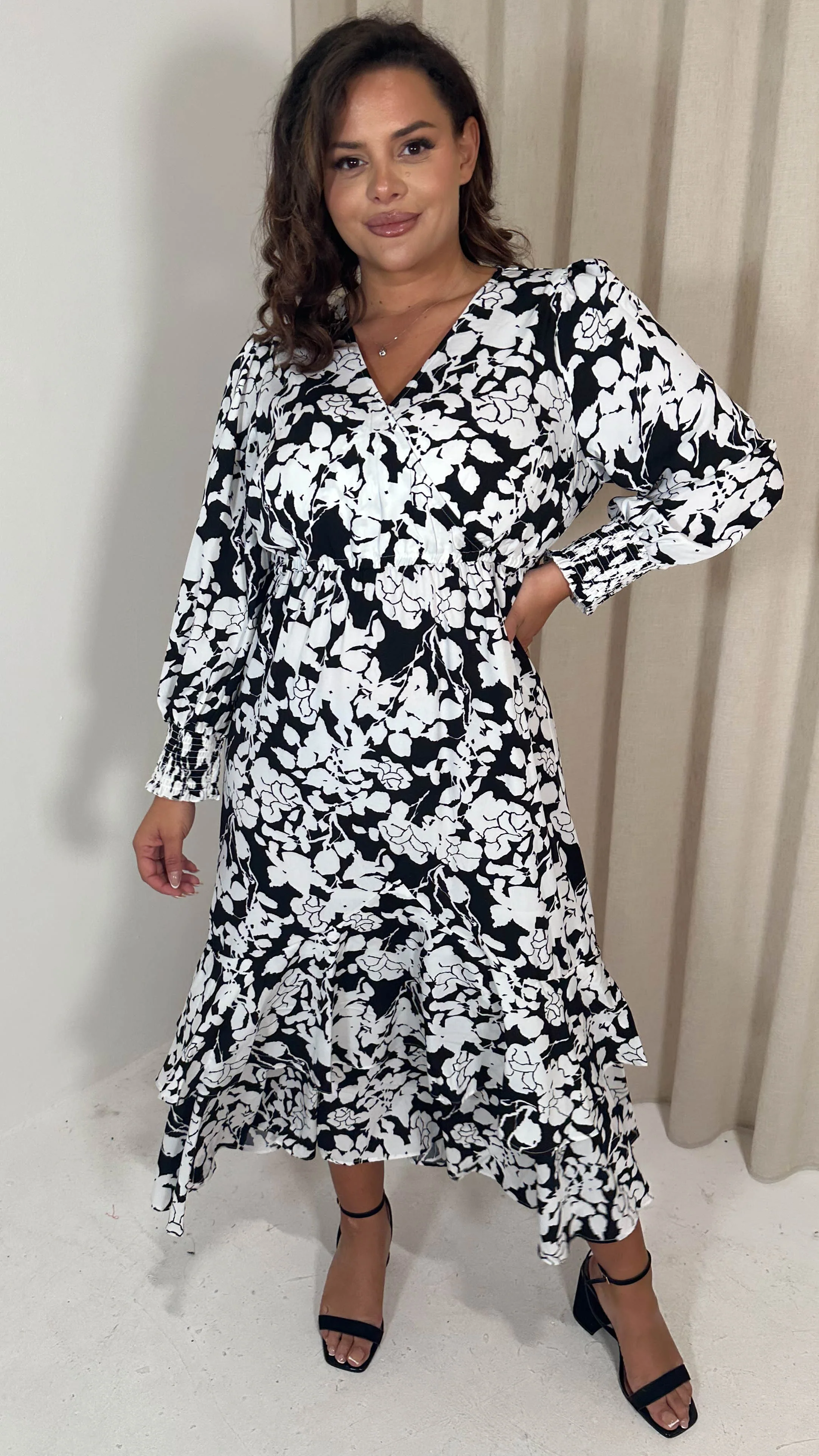 CurveWow Tiered Hem Maxi Dress Mono Floral - Image 7