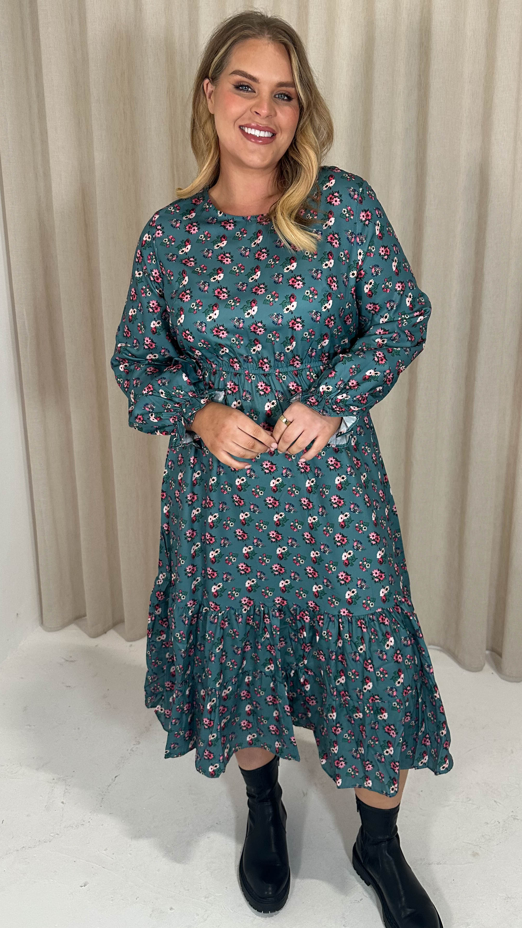 CurveWow Tiered Smock Dress Green Floral - Image 6