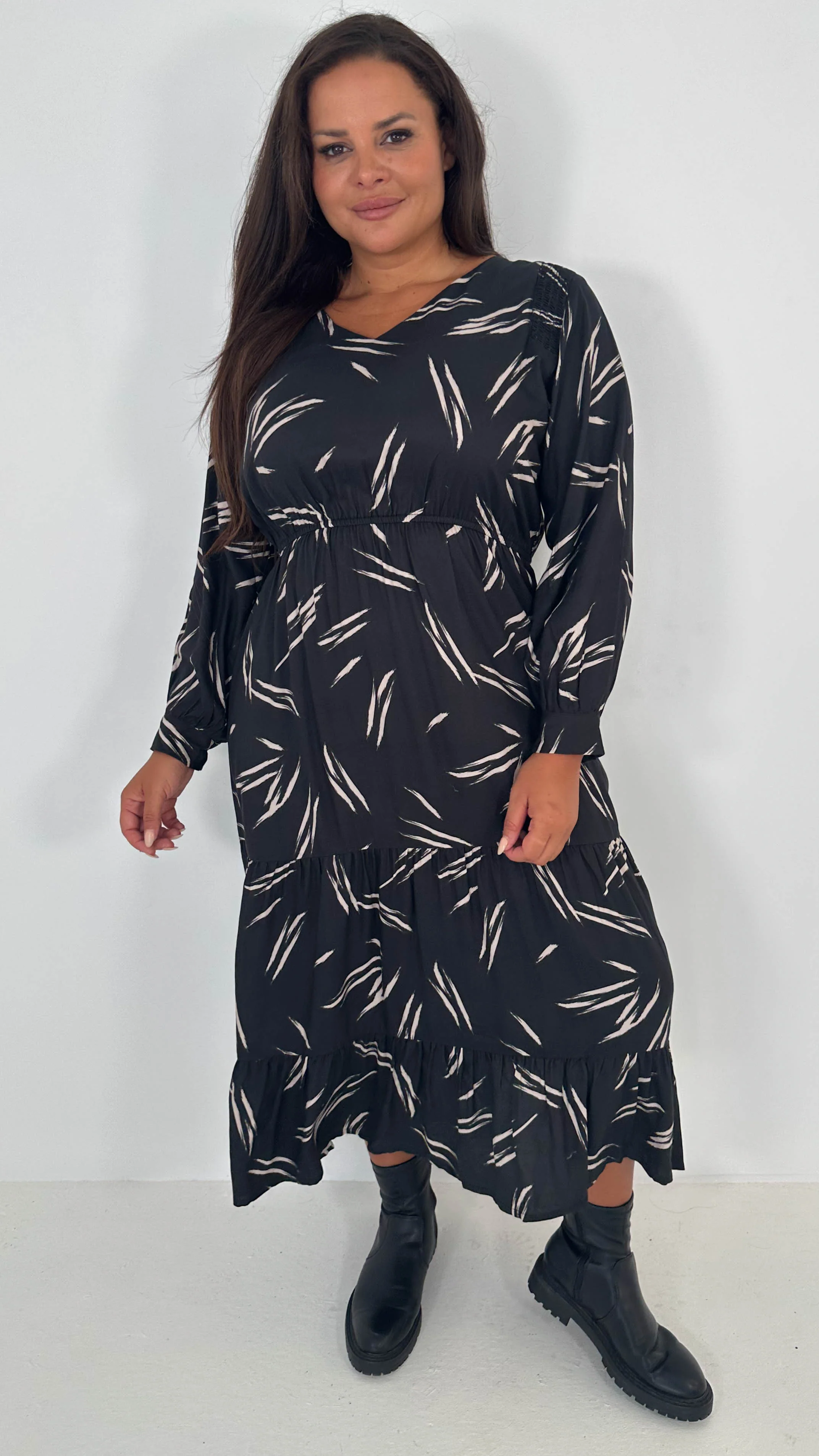 CurveWow V-Neck Midi Dress Black & Nude Print - Image 3