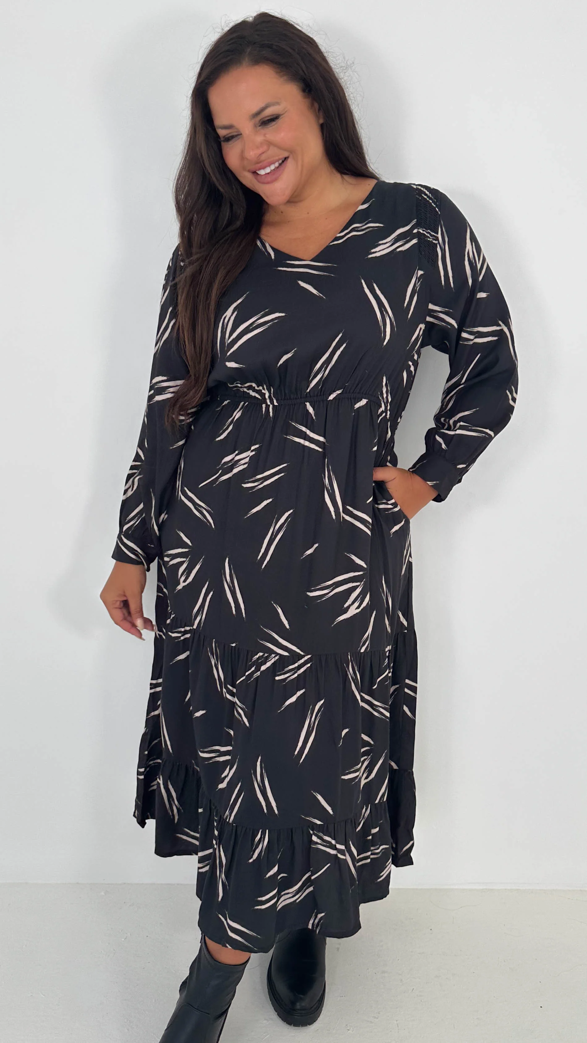 CurveWow V-Neck Midi Dress Black & Nude Print - Image 4