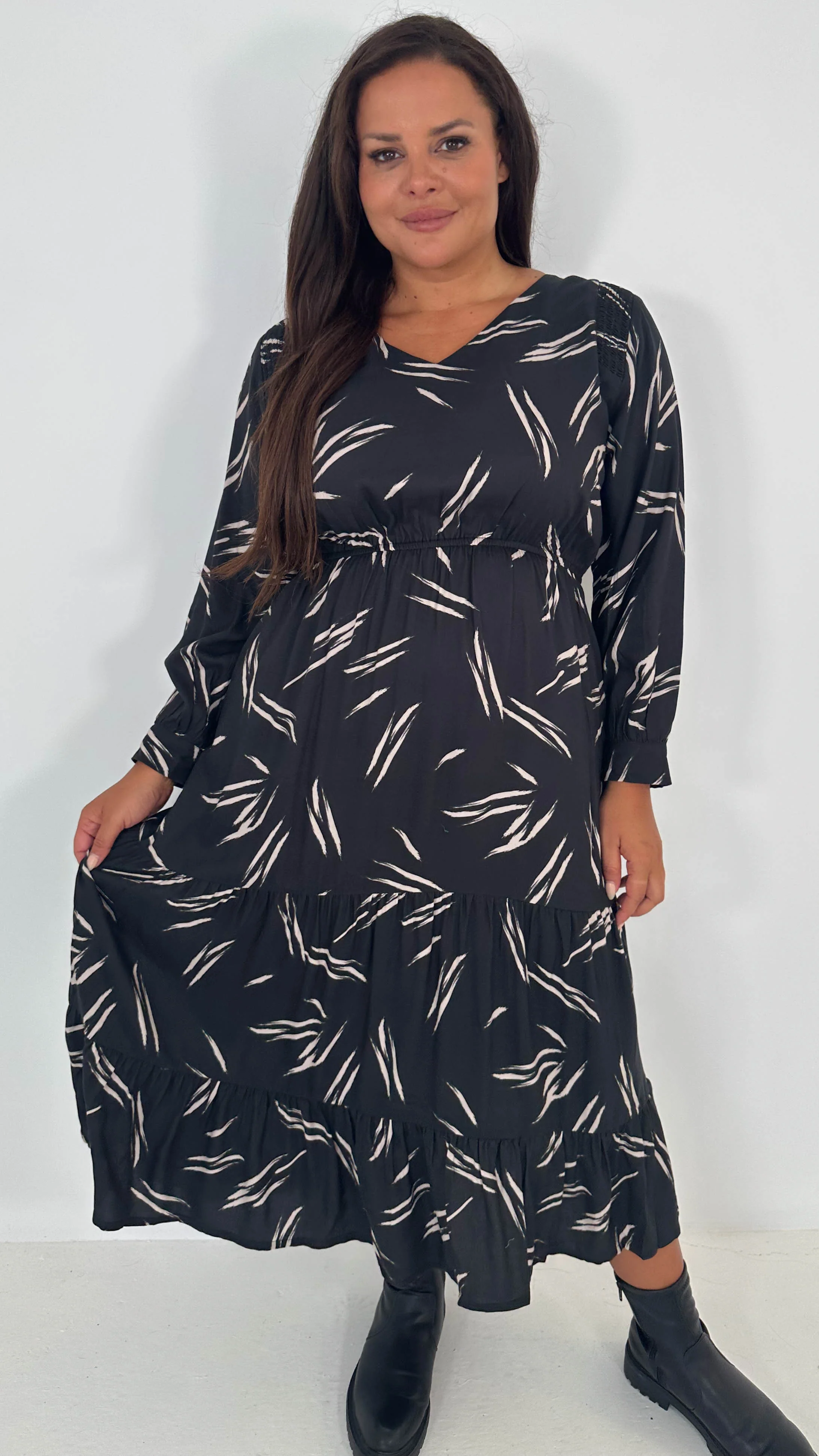 CurveWow V-Neck Midi Dress Black & Nude Print - Image 5
